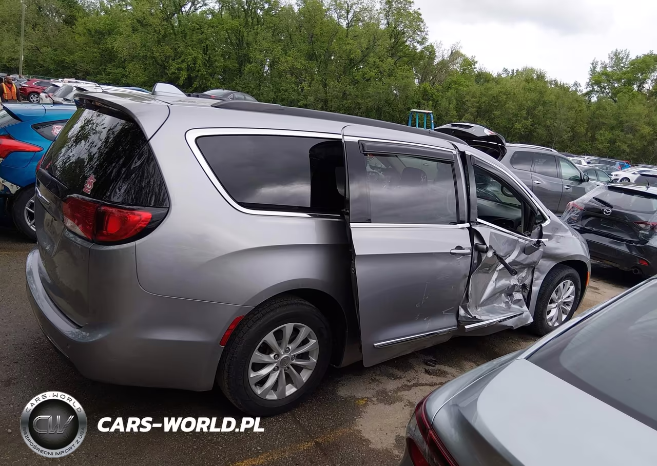 2017 Chrysler Pacifica Touring-L VIN:2C4RC1BG0HR719944 - 14