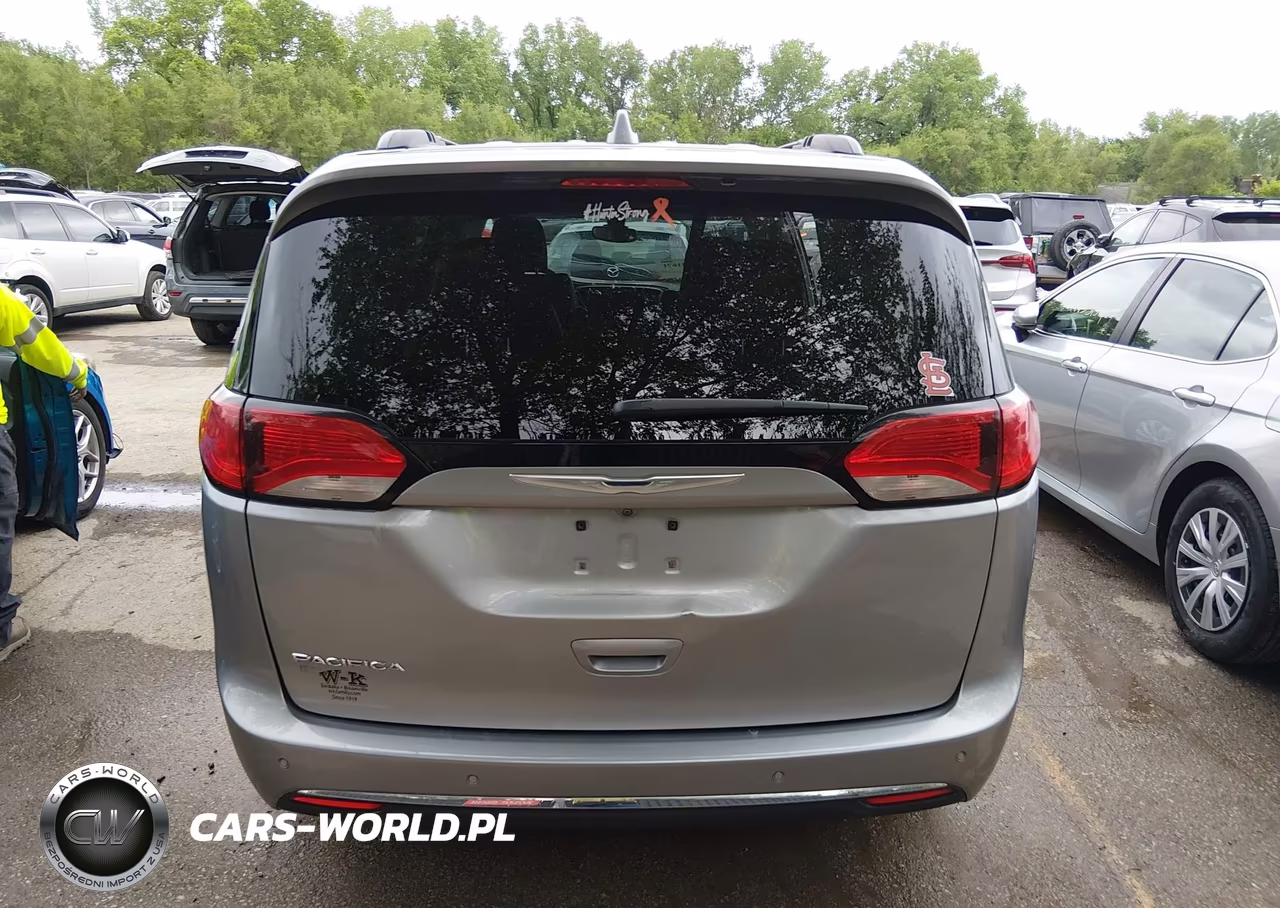 2017 Chrysler Pacifica Touring-L VIN:2C4RC1BG0HR719944 - 17