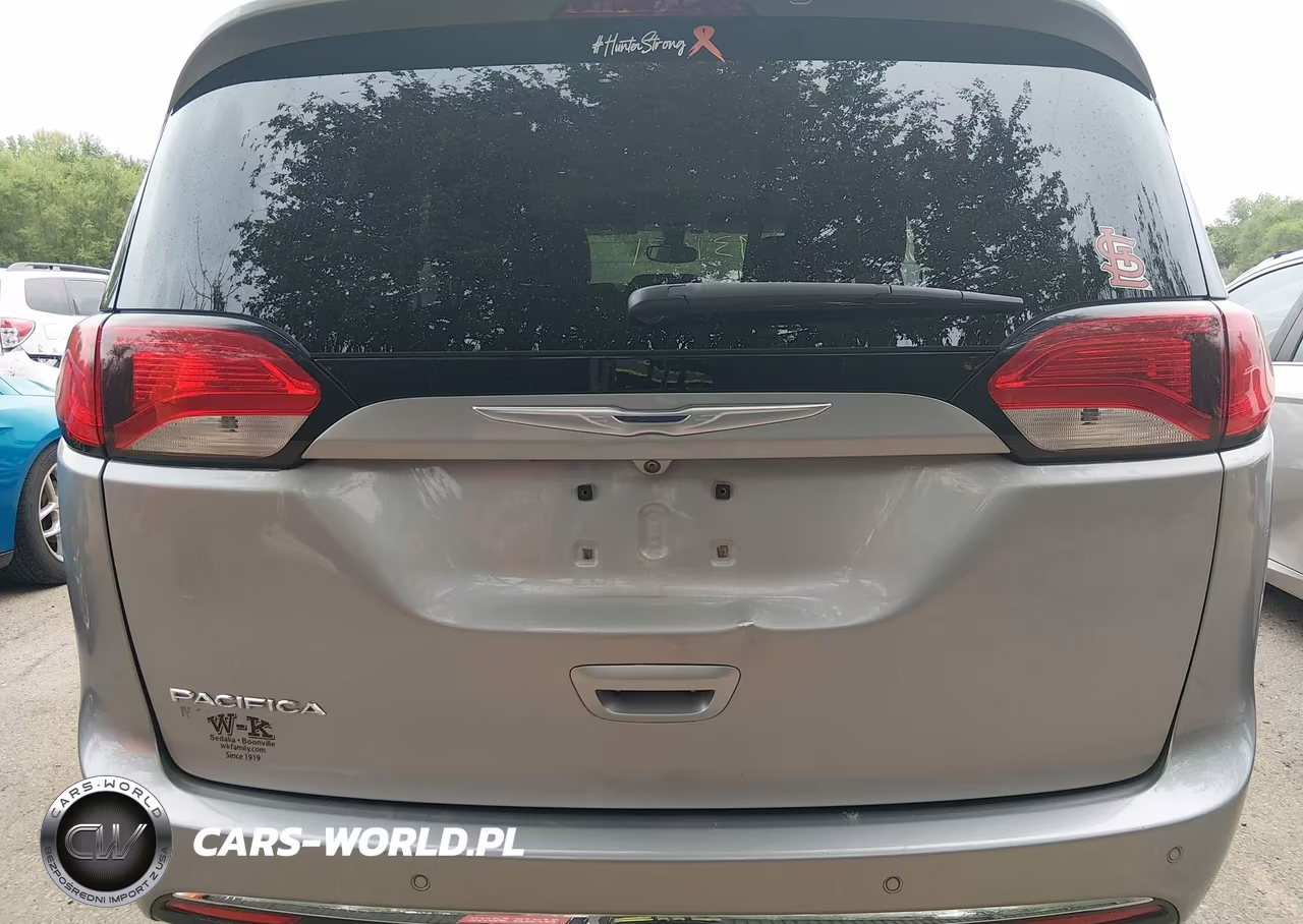 2017 Chrysler Pacifica Touring-L VIN:2C4RC1BG0HR719944 - 19