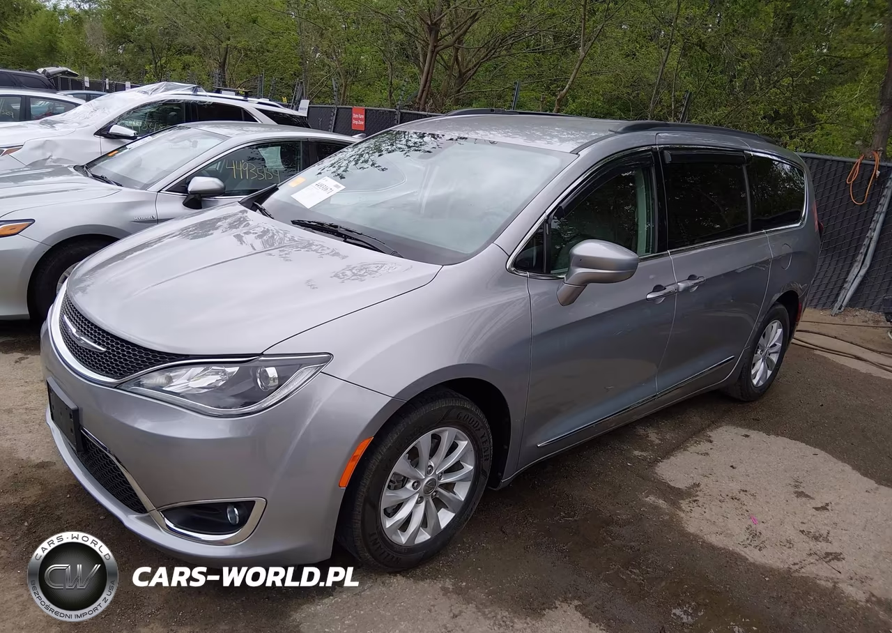 2017 Chrysler Pacifica Touring-L VIN:2C4RC1BG0HR719944 - 2