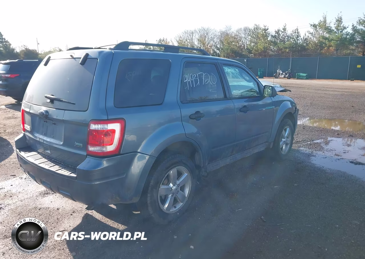 2010 Ford Escape Xlt VIN:1FMCU0DG4AKA52757 - 4
