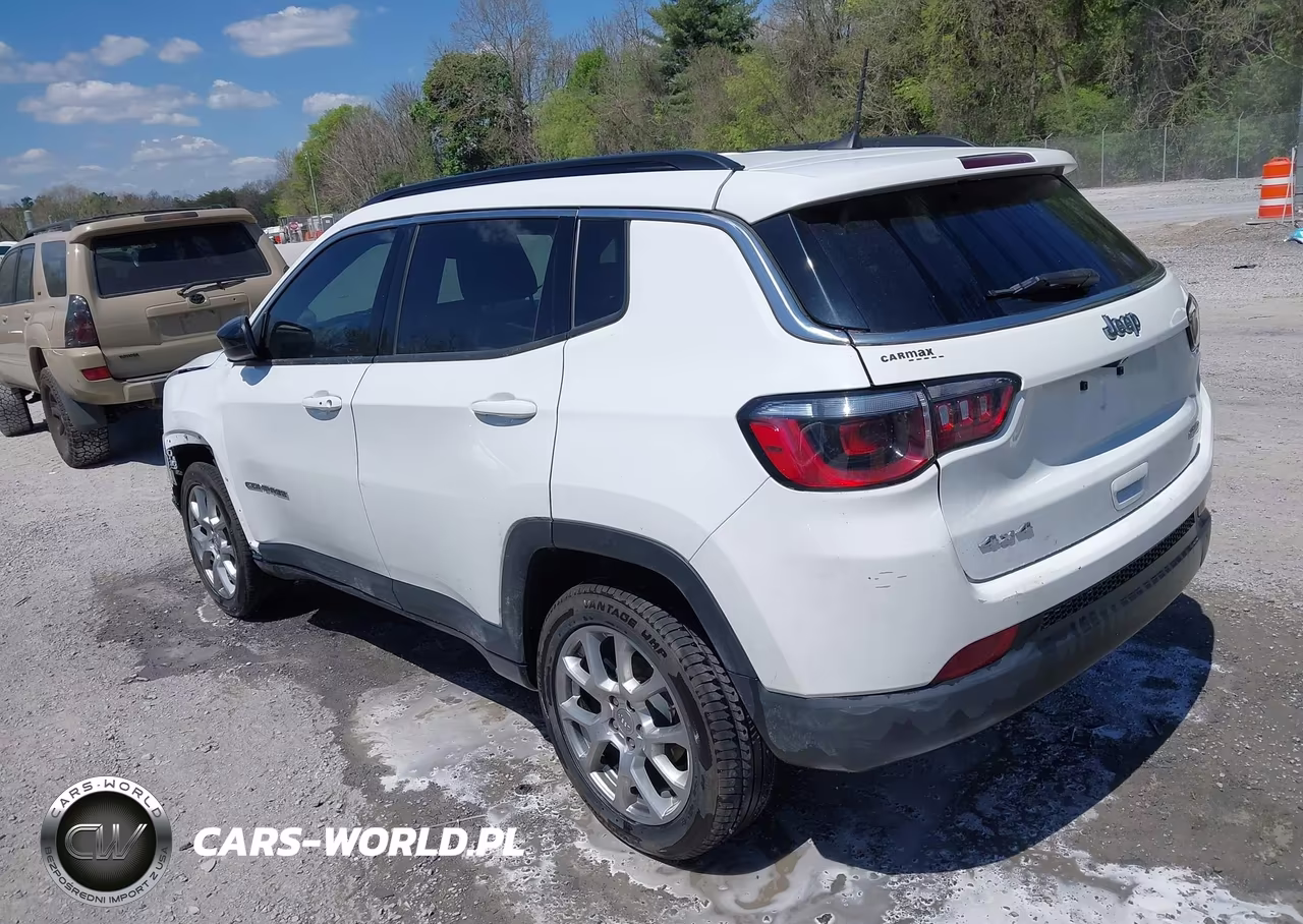 2022 Jeep Compass Latitude Lux 4X4 VIN:3C4NJDFB8NT178719 - 3