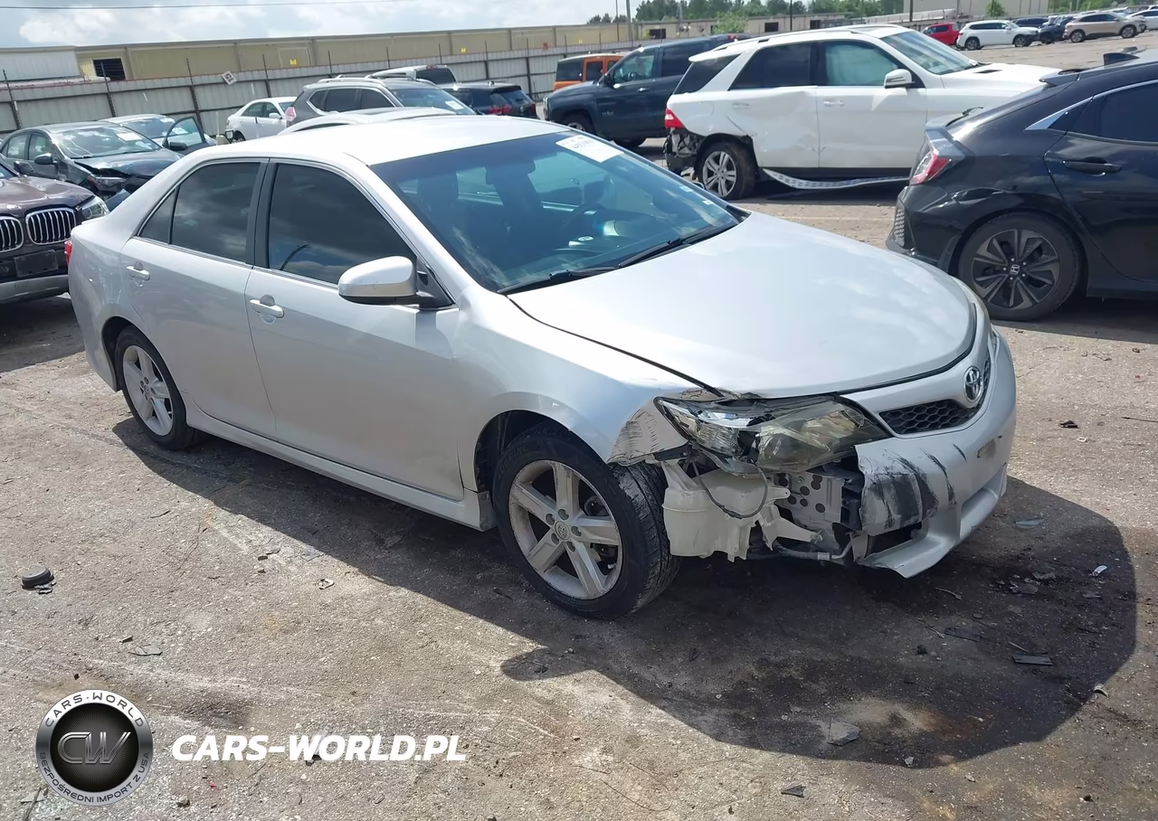 2013 Toyota Camry Se – zdjęcie 1 z 17