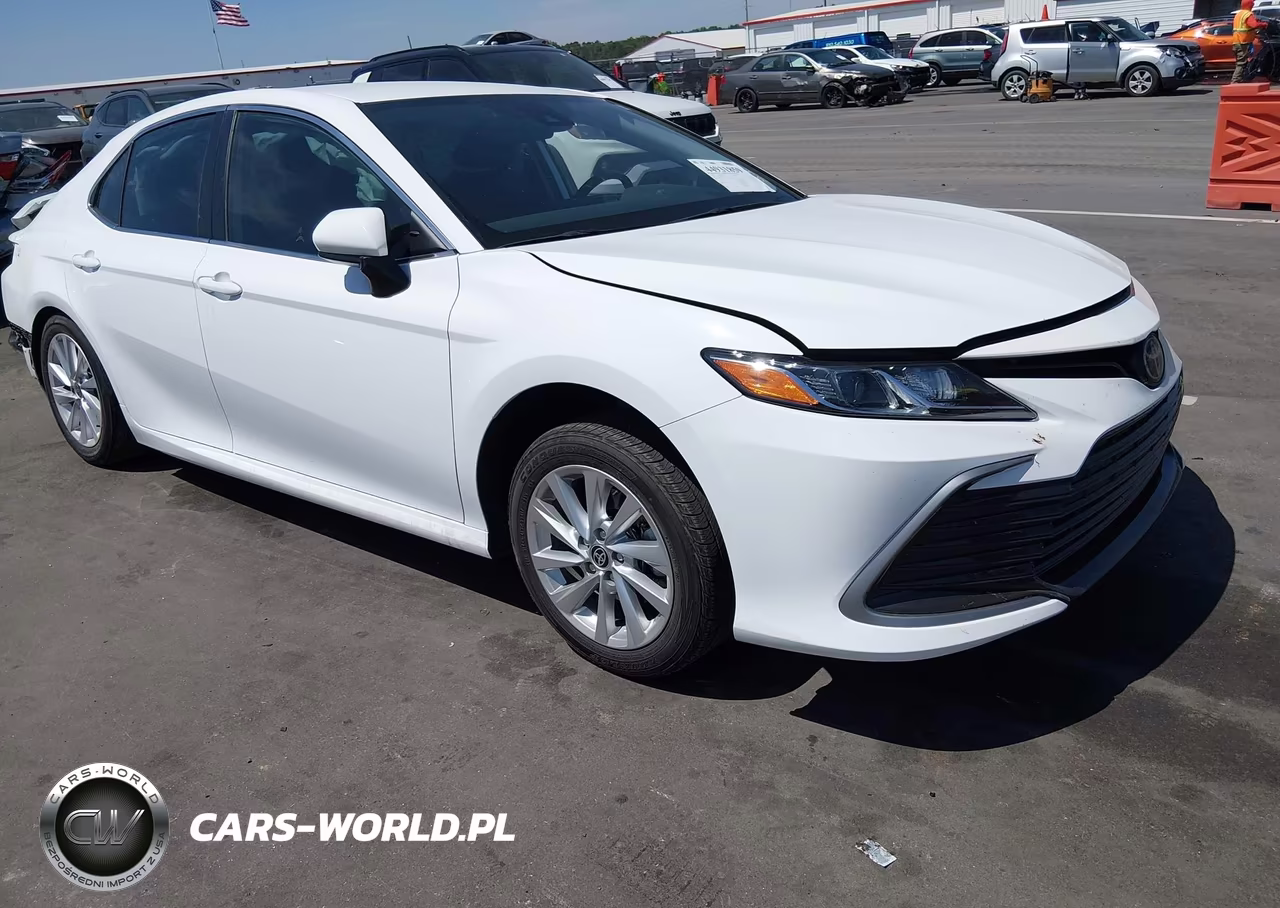 2023 Toyota Camry Le – zdjęcie 1 z 17