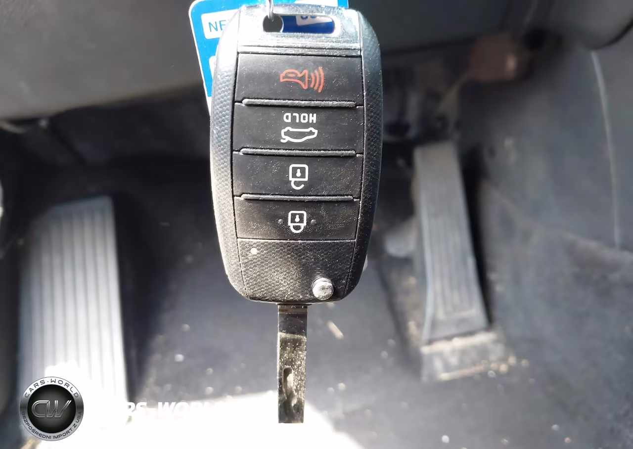 2018 Kia Optima S VIN:5XXGT4L39JG247360 - 11