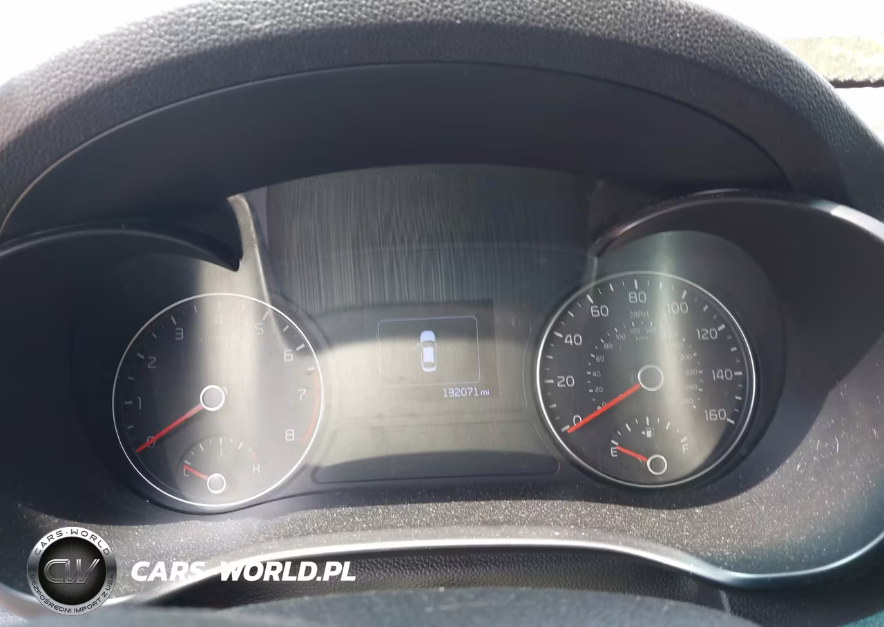 2018 Kia Optima S VIN:5XXGT4L39JG247360 - 7