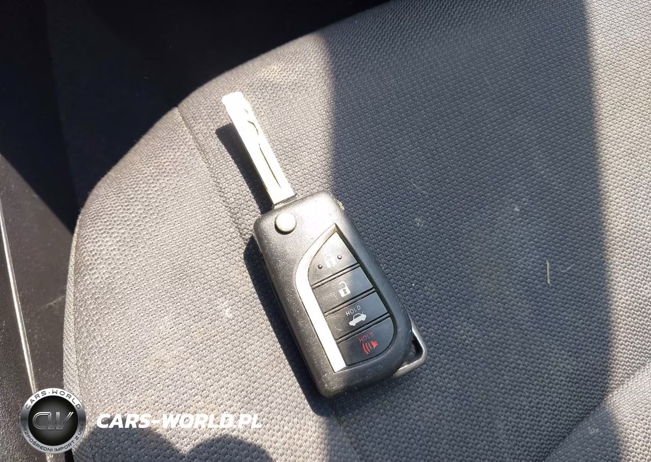 2020 Toyota Corolla Le VIN:5YFEPRAE9LP074382 - 11
