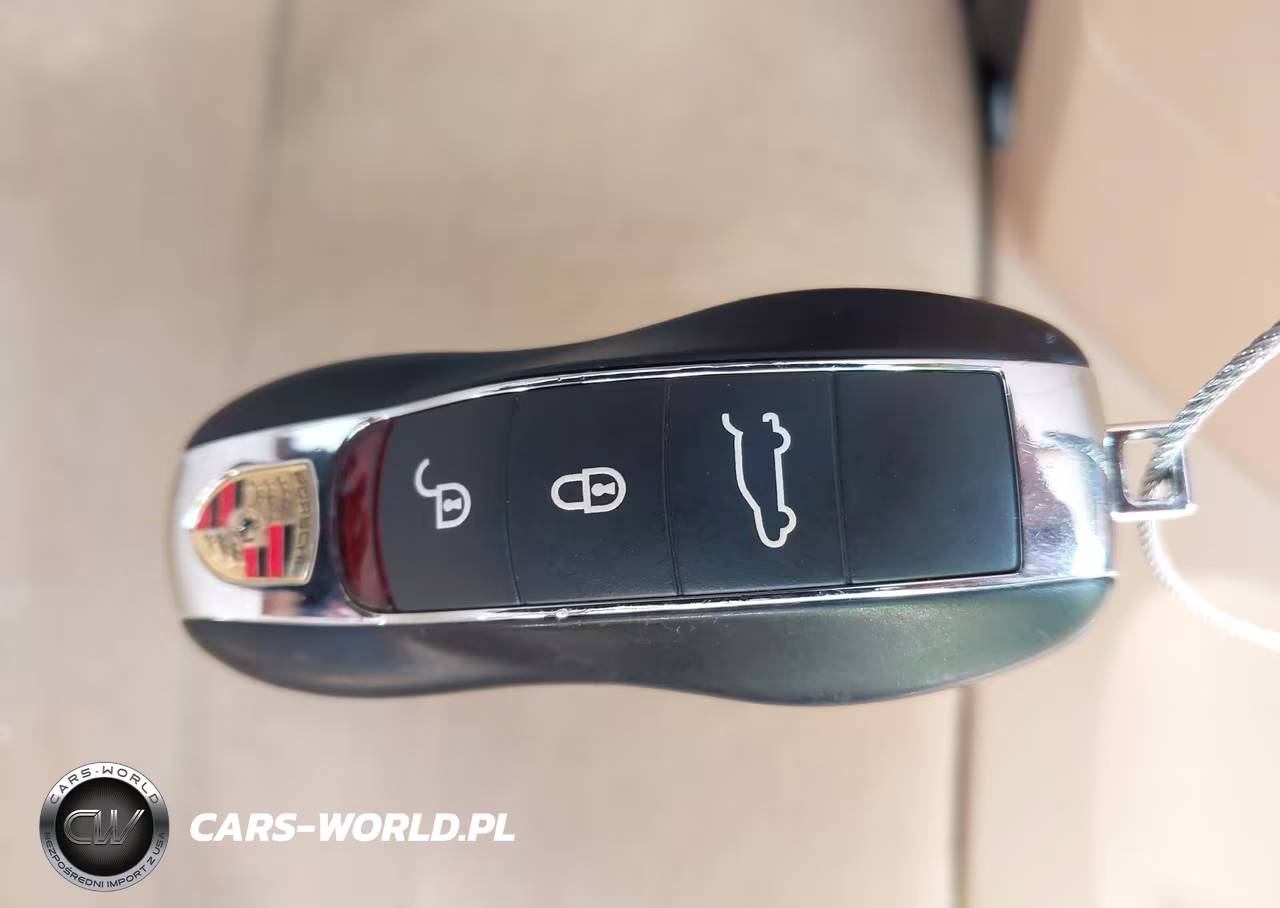 2013 Porsche Cayenne Hybrid S VIN:WP1AE2A25DLA15999 - 11
