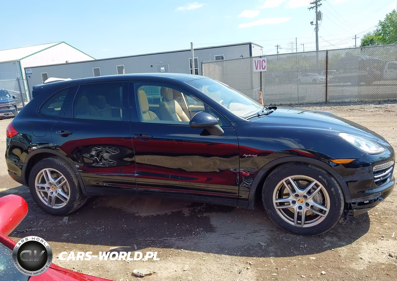 2013 Porsche Cayenne Hybrid S VIN:WP1AE2A25DLA15999 - 13