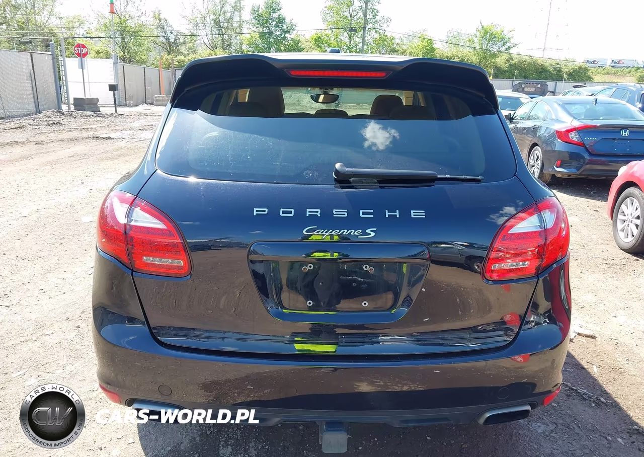 2013 Porsche Cayenne Hybrid S VIN:WP1AE2A25DLA15999 - 16