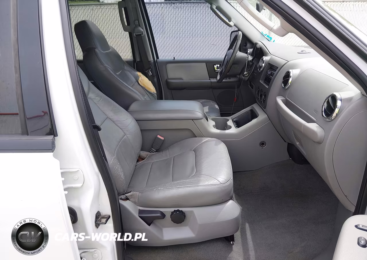 2005 Ford Expedition Xlt VIN:1FMPU15515LA28775 - 5