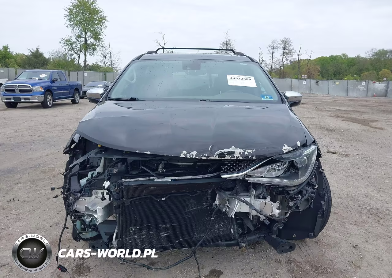 2017 Chrysler Pacifica Limited VIN:2C4RC1GG9HR525437 - 13