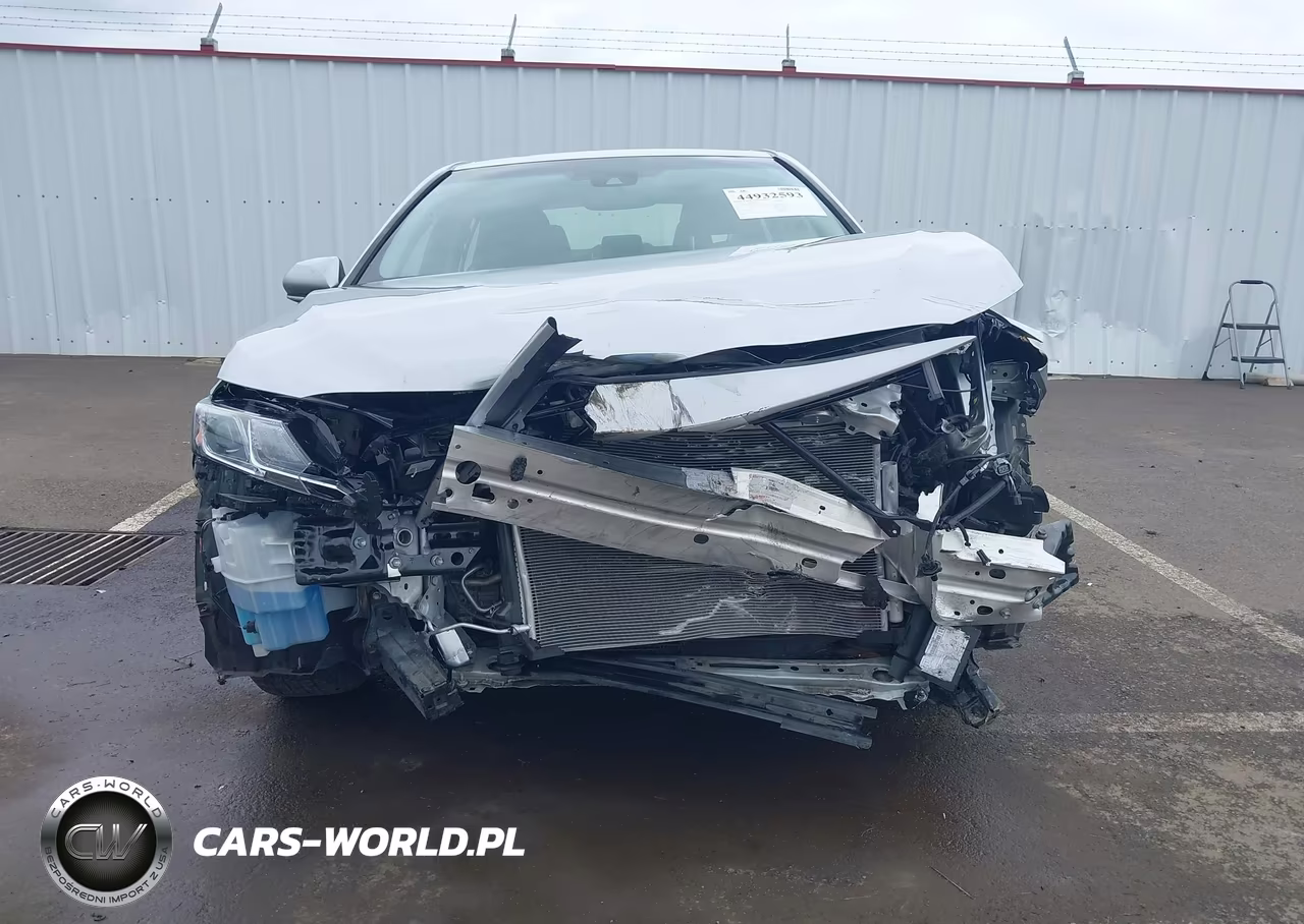2018 Toyota Camry Le VIN:JTNB11HK3J3049240 - 13