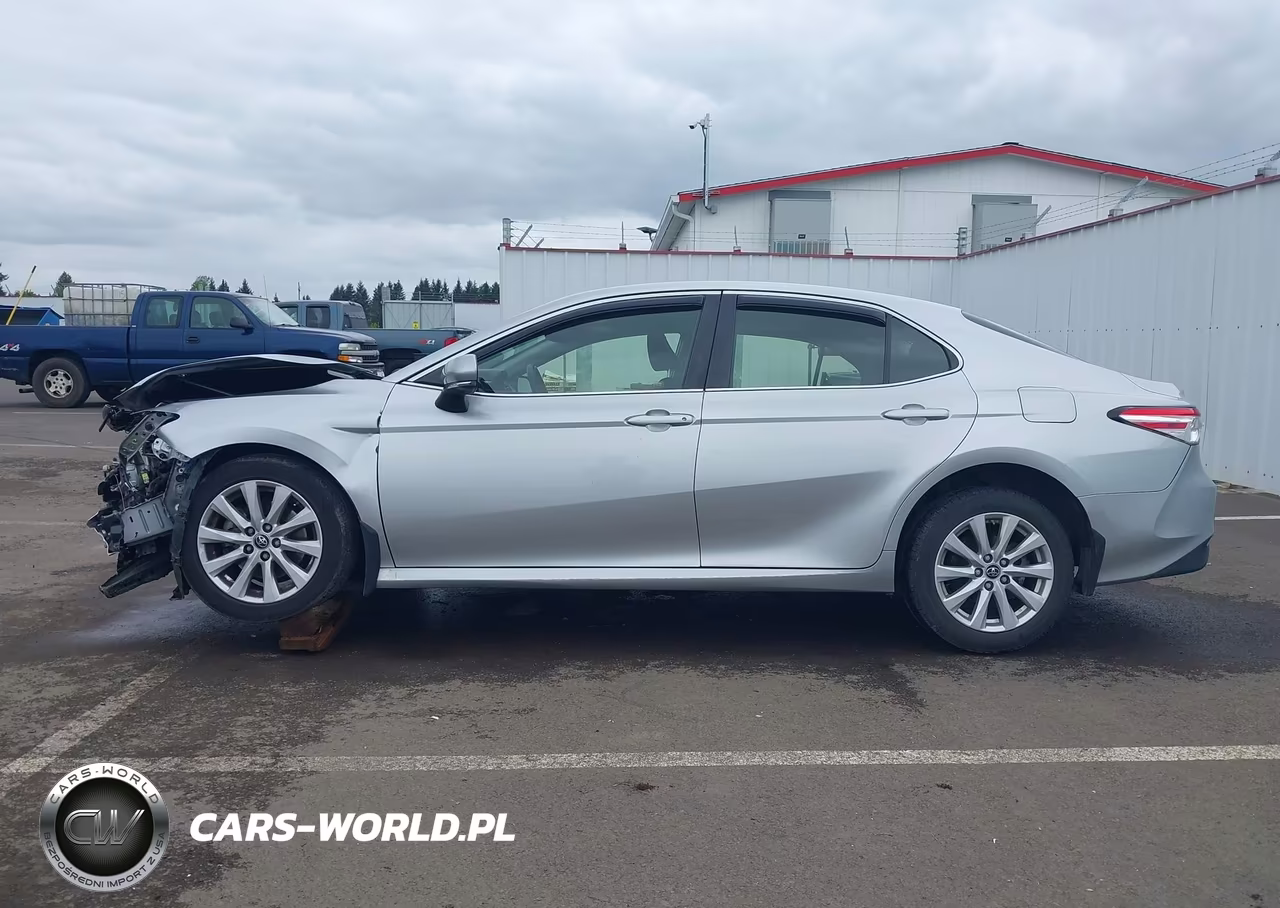 2018 Toyota Camry Le VIN:JTNB11HK3J3049240 - 15