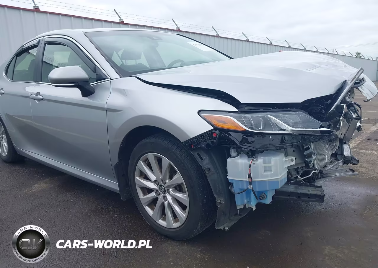2018 Toyota Camry Le VIN:JTNB11HK3J3049240 - 18