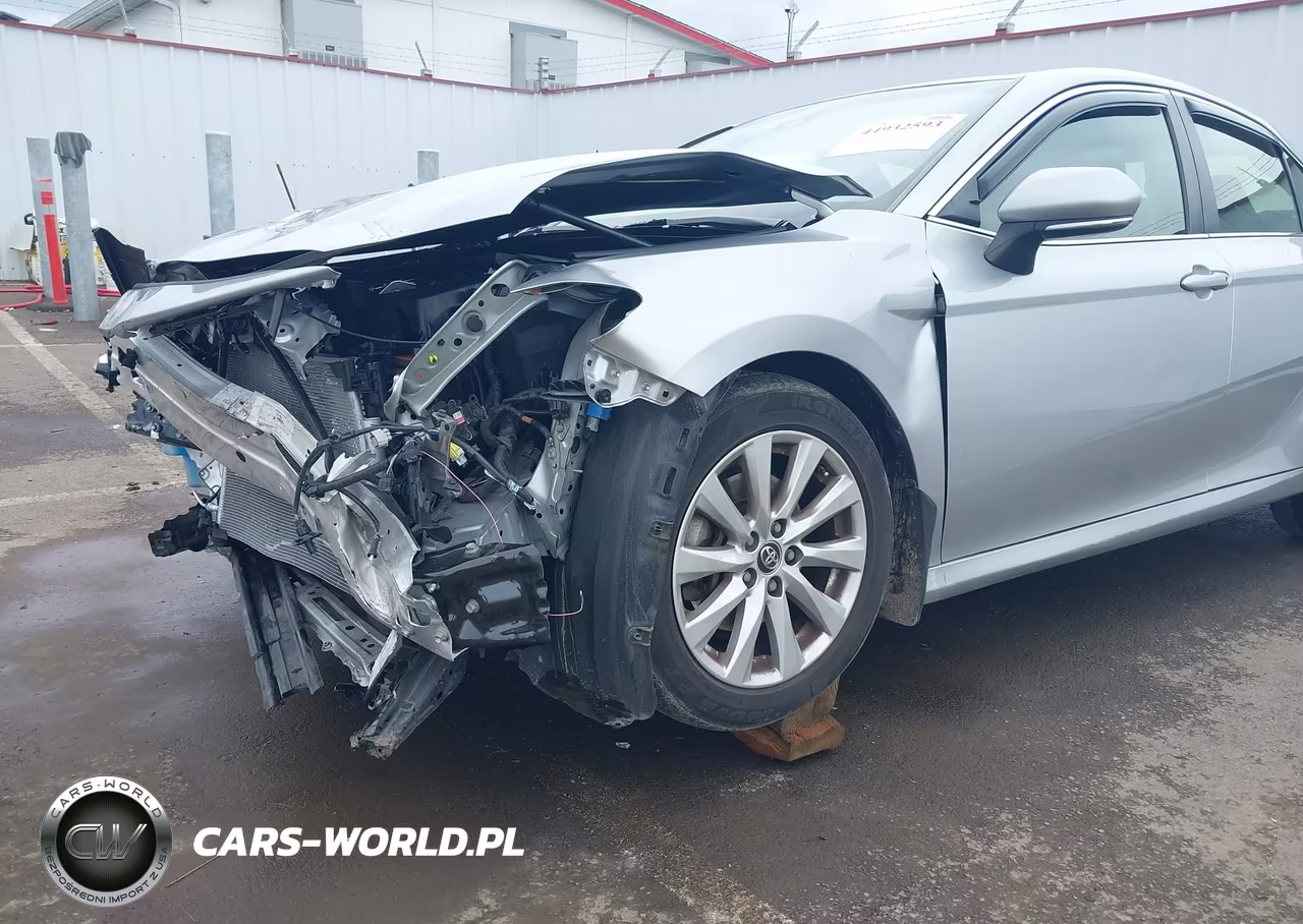 2018 Toyota Camry Le VIN:JTNB11HK3J3049240 - 19