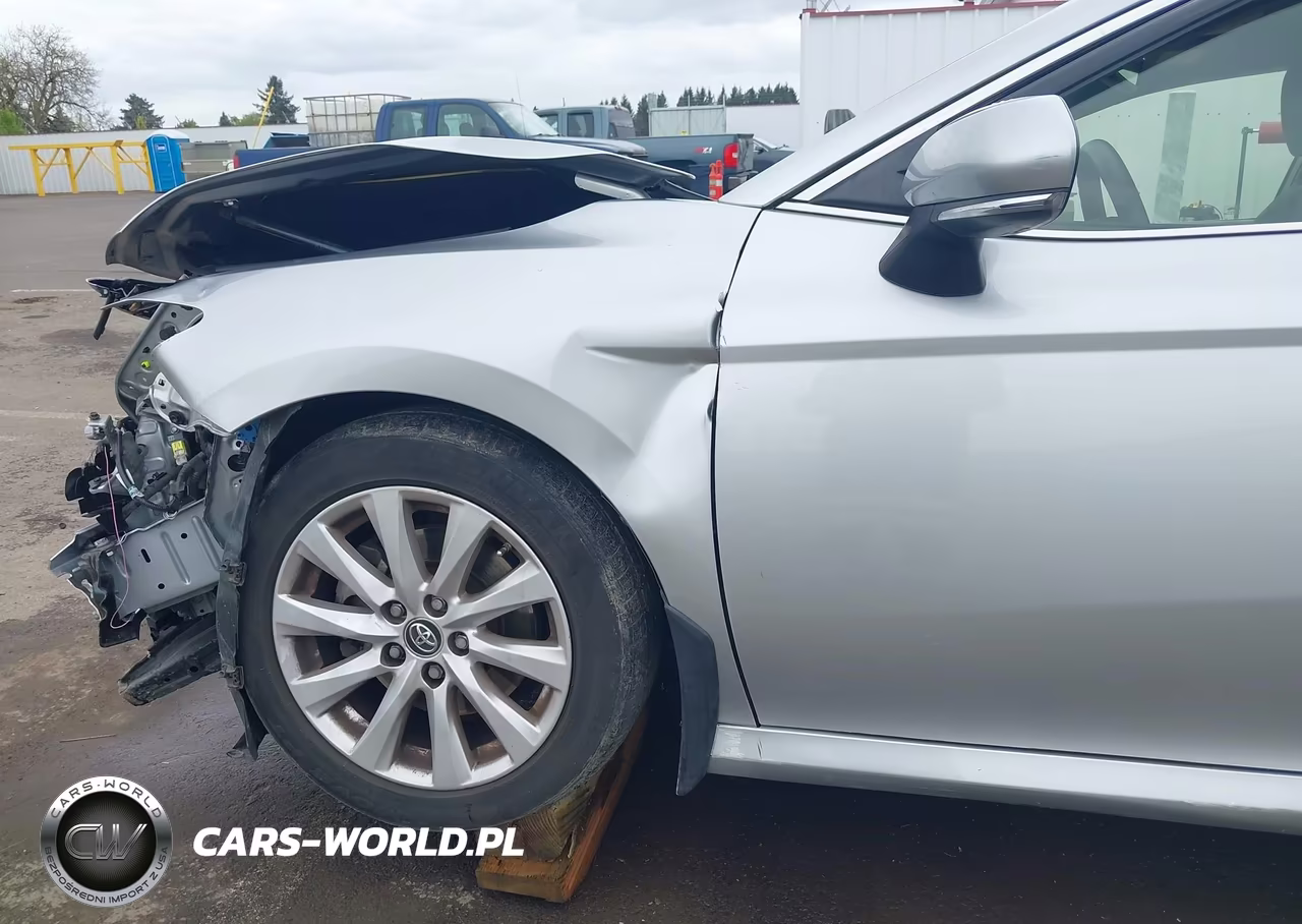 2018 Toyota Camry Le VIN:JTNB11HK3J3049240 - 20