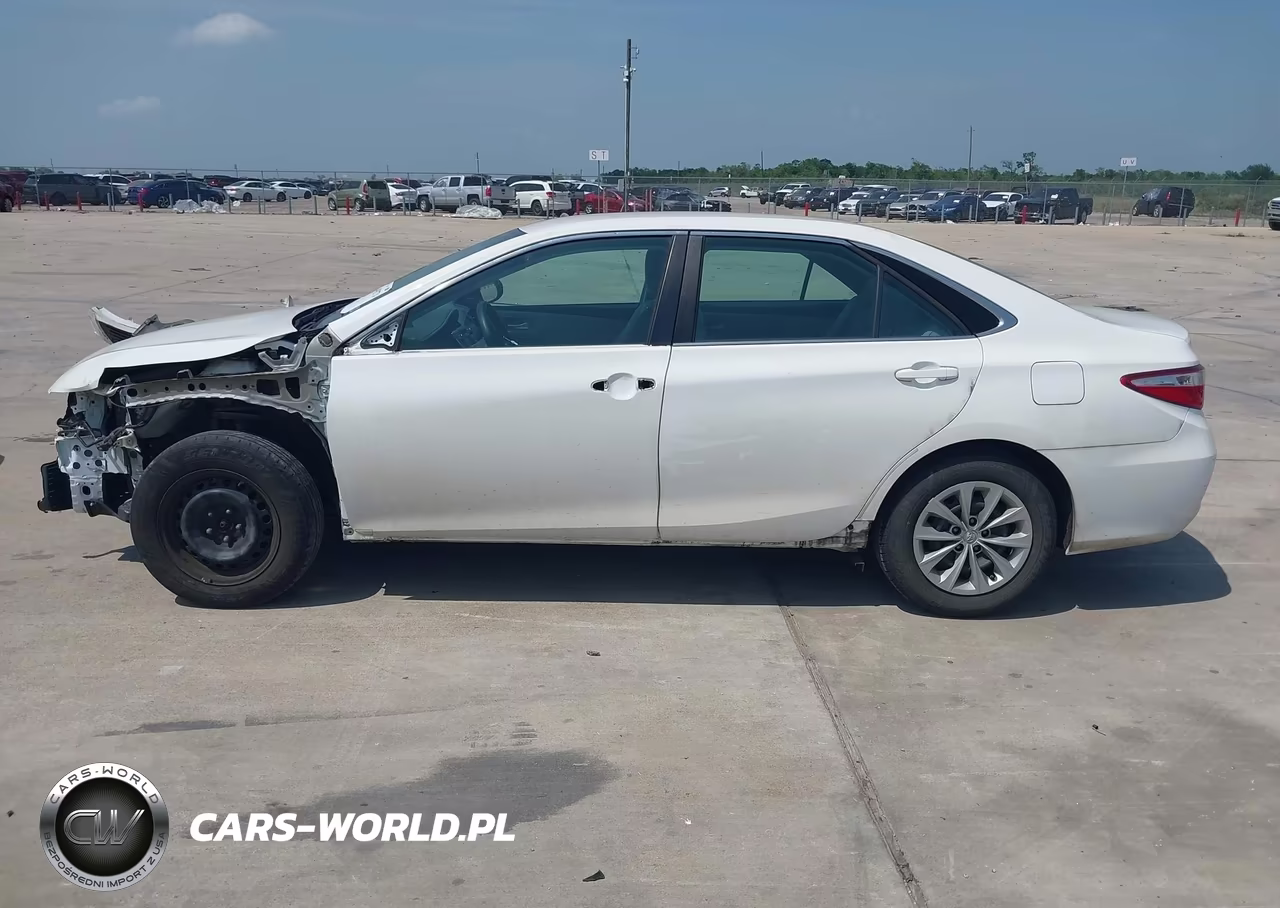 2017 Toyota Camry Le VIN:4T1BF1FK2HU443580 - 14