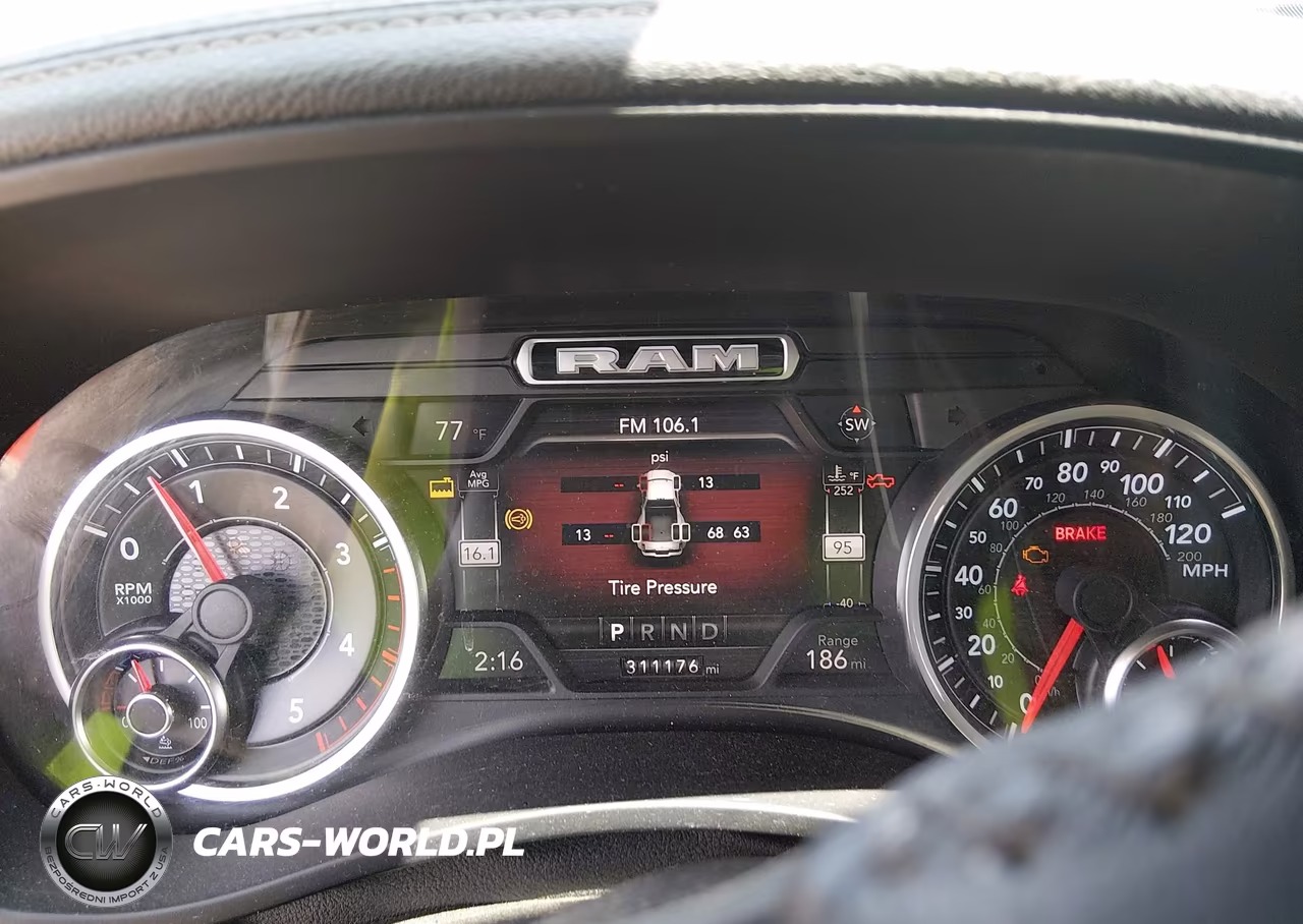 2019 Ram 3500 Laramie 4X4 8' Box VIN:3C63RRJL2KG515958 - 7
