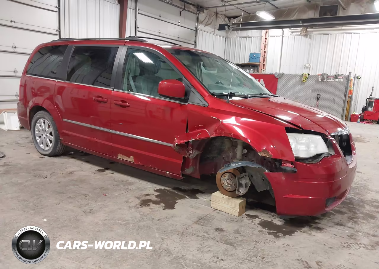 2010 Chrysler Town & Country Touring – zdjęcie 1 z 19