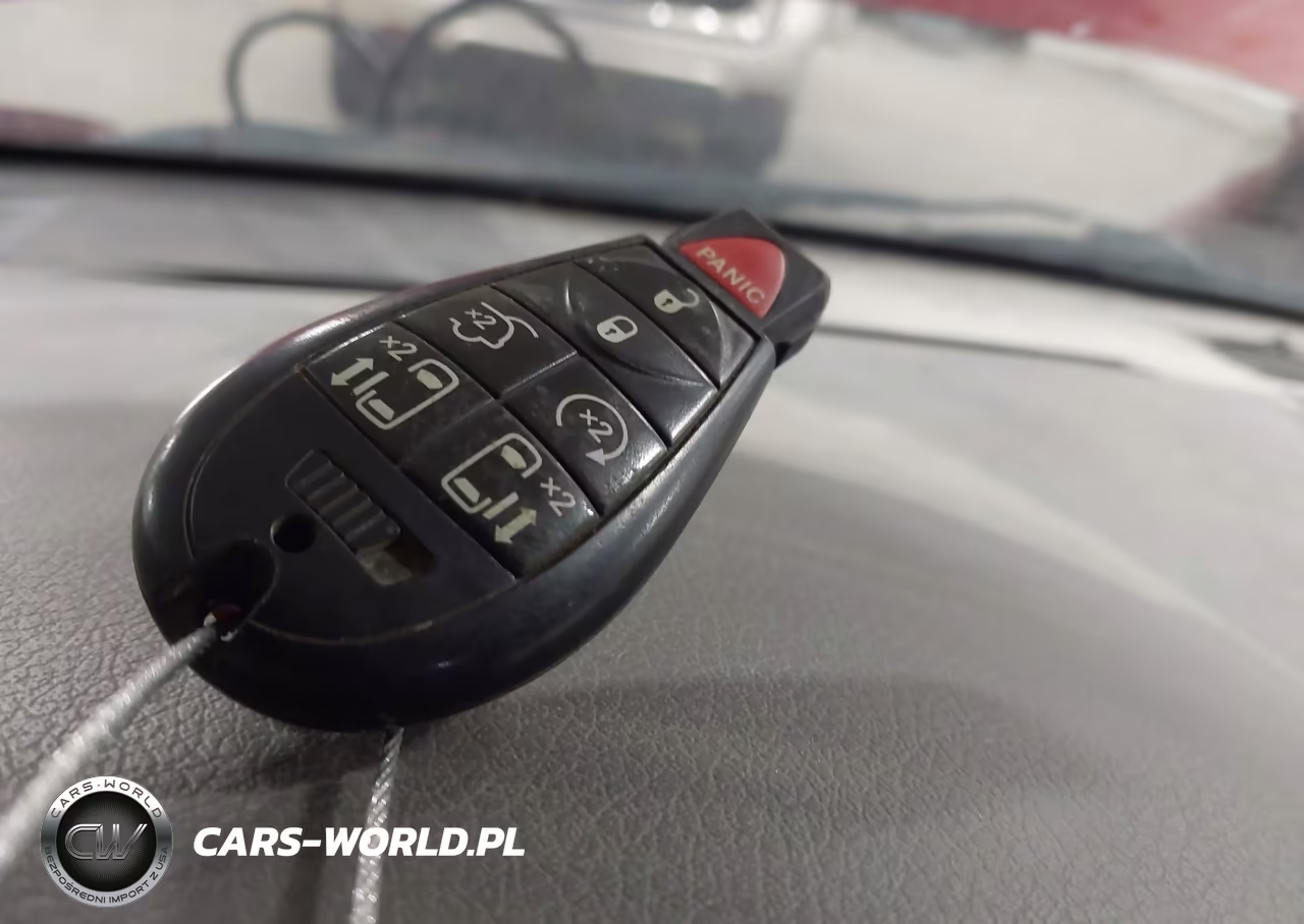 2010 Chrysler Town & Country Touring VIN:2A4RR5D1XAR110116 - 11