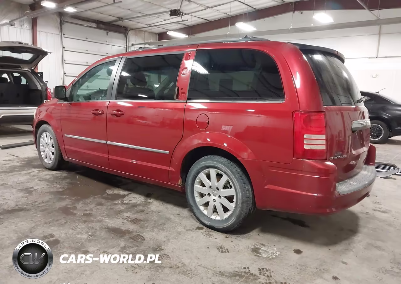 2010 Chrysler Town & Country Touring VIN:2A4RR5D1XAR110116 - 3