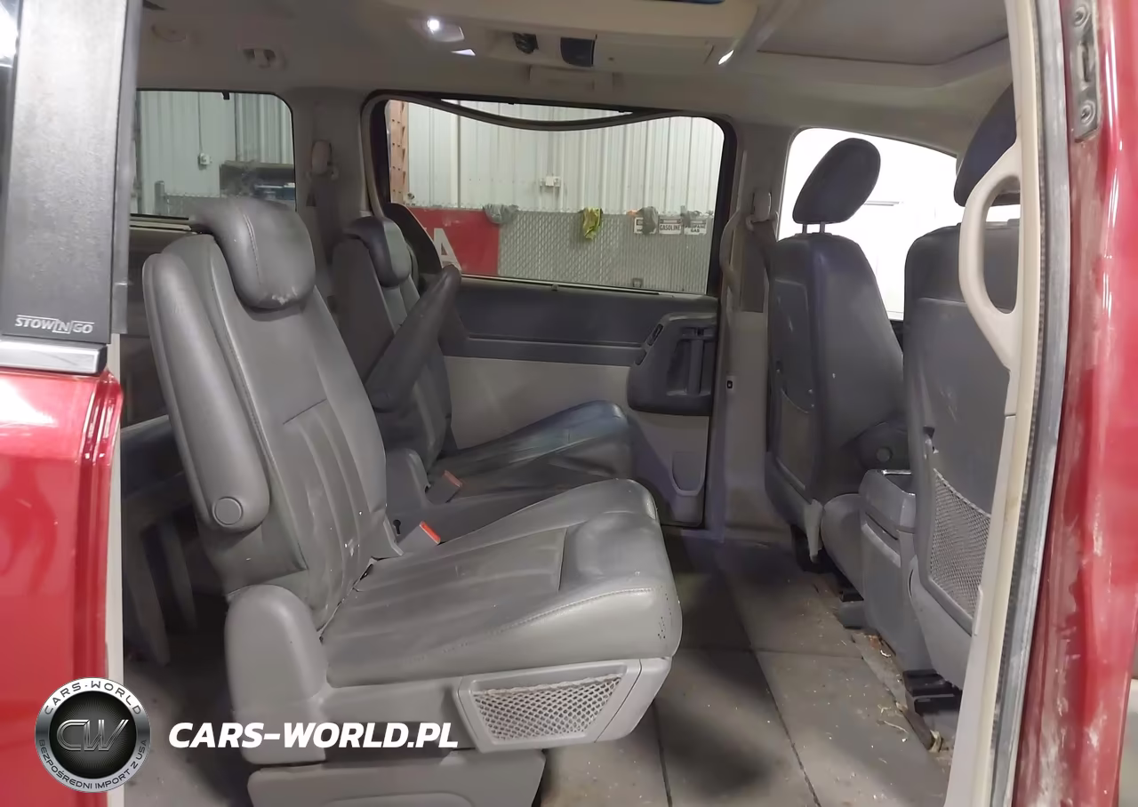 2010 Chrysler Town & Country Touring VIN:2A4RR5D1XAR110116 - 8