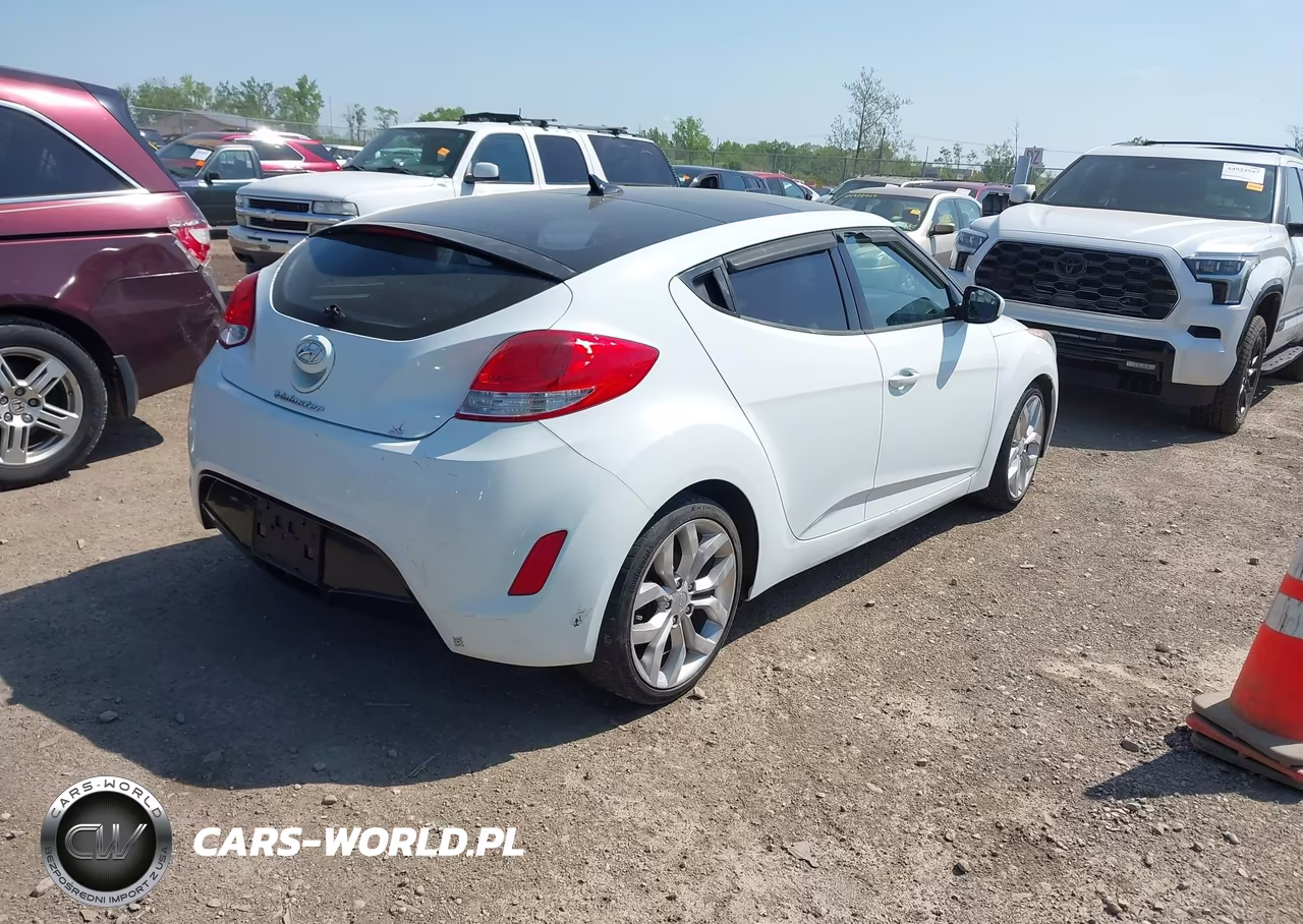 2013 Hyundai Veloster Base W-Gray VIN:KMHTC6AD3DU117381 - 4