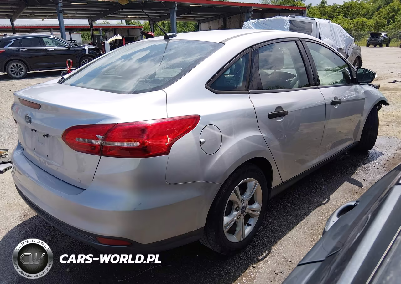 2017 Ford Focus S VIN:1FADP3E23HL274589 - 4