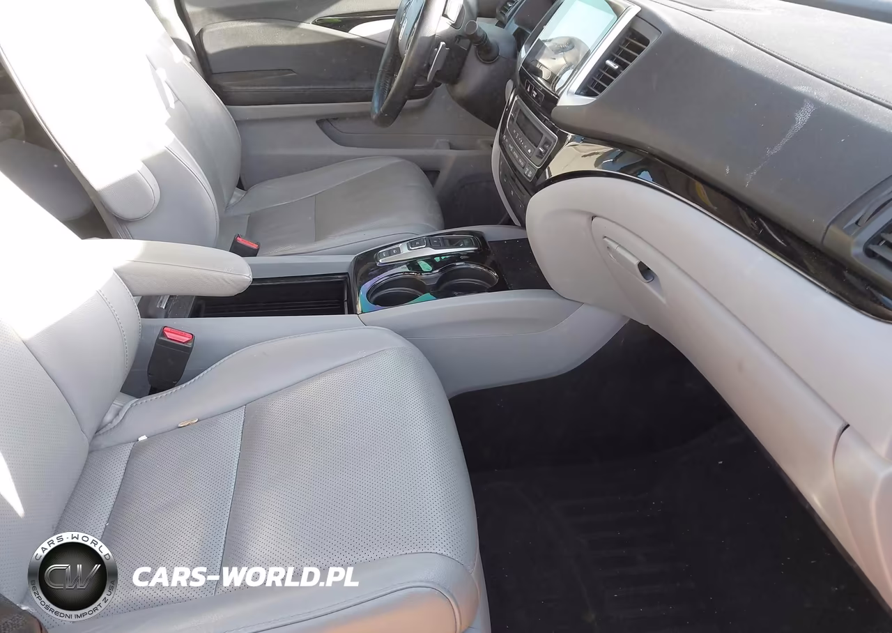 2018 Honda Pilot Elite VIN:5FNYF6H0XJB003645 - 5