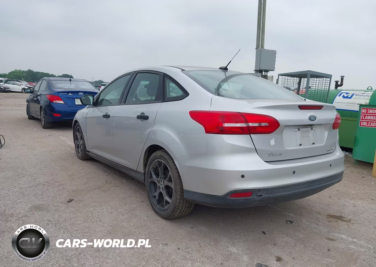 2016 Ford Focus S VIN:1FADP3E20GL306882 - 3