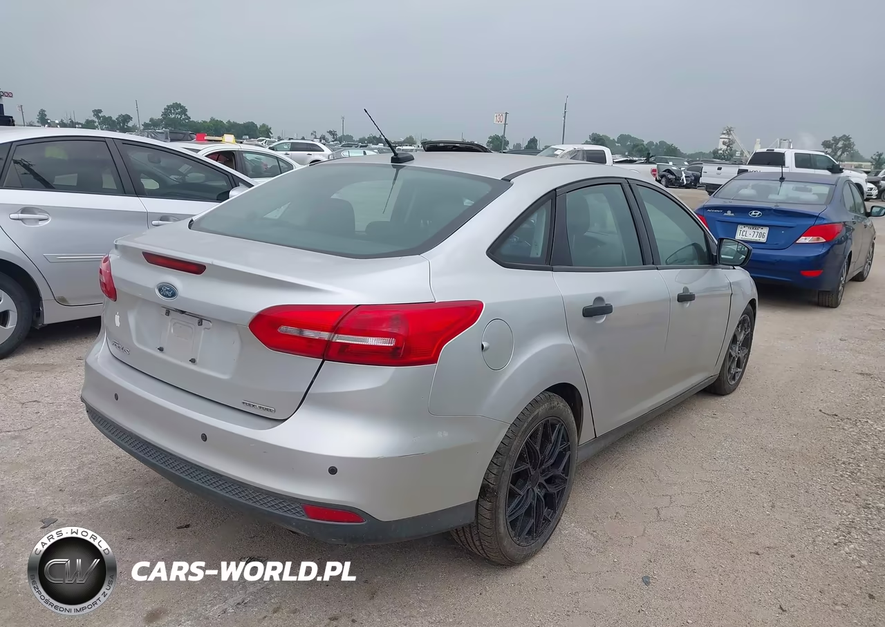 2016 Ford Focus S VIN:1FADP3E20GL306882 - 4