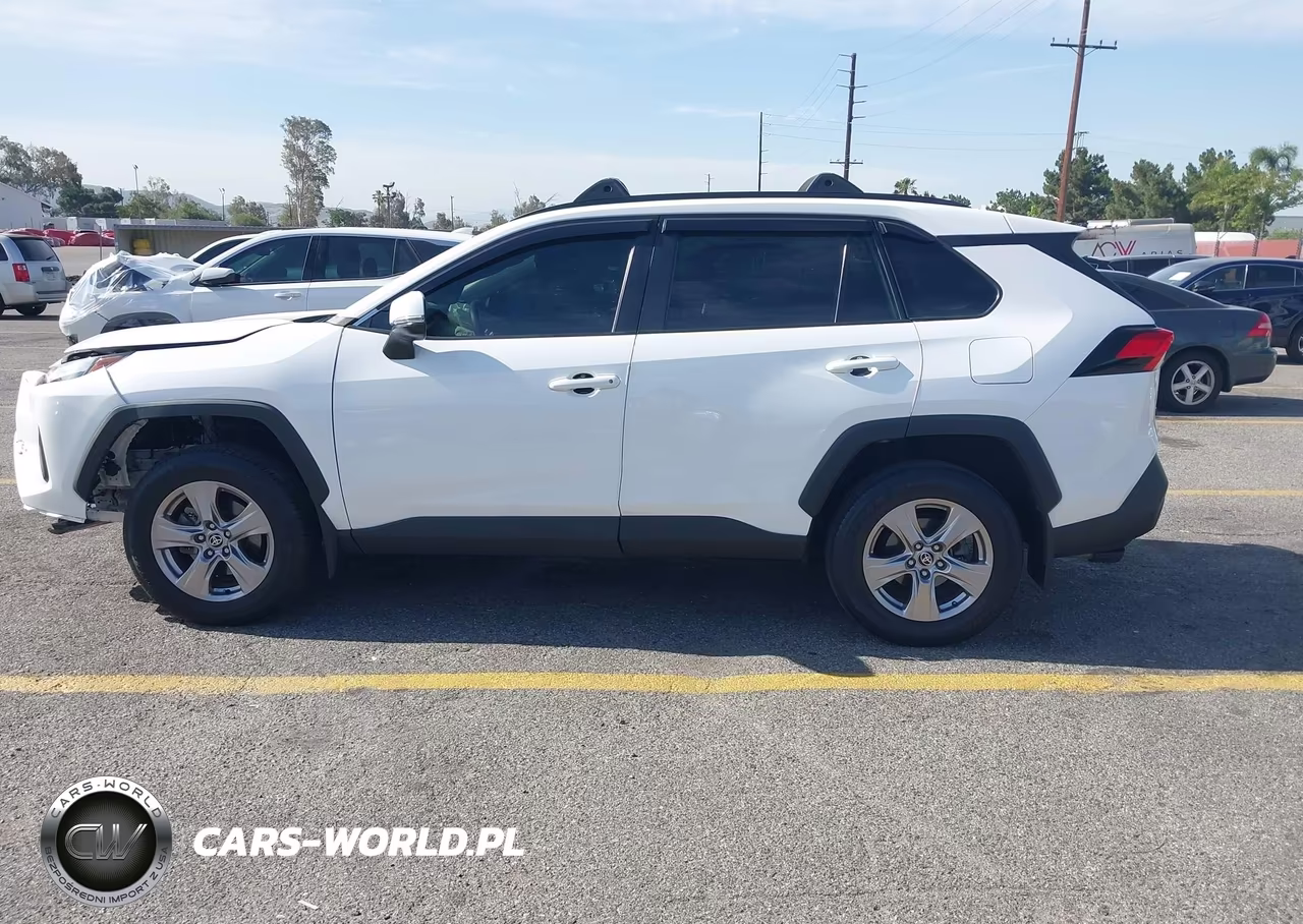 2022 Toyota Rav4 Xle VIN:2T3W1RFV1NC176915 - 14