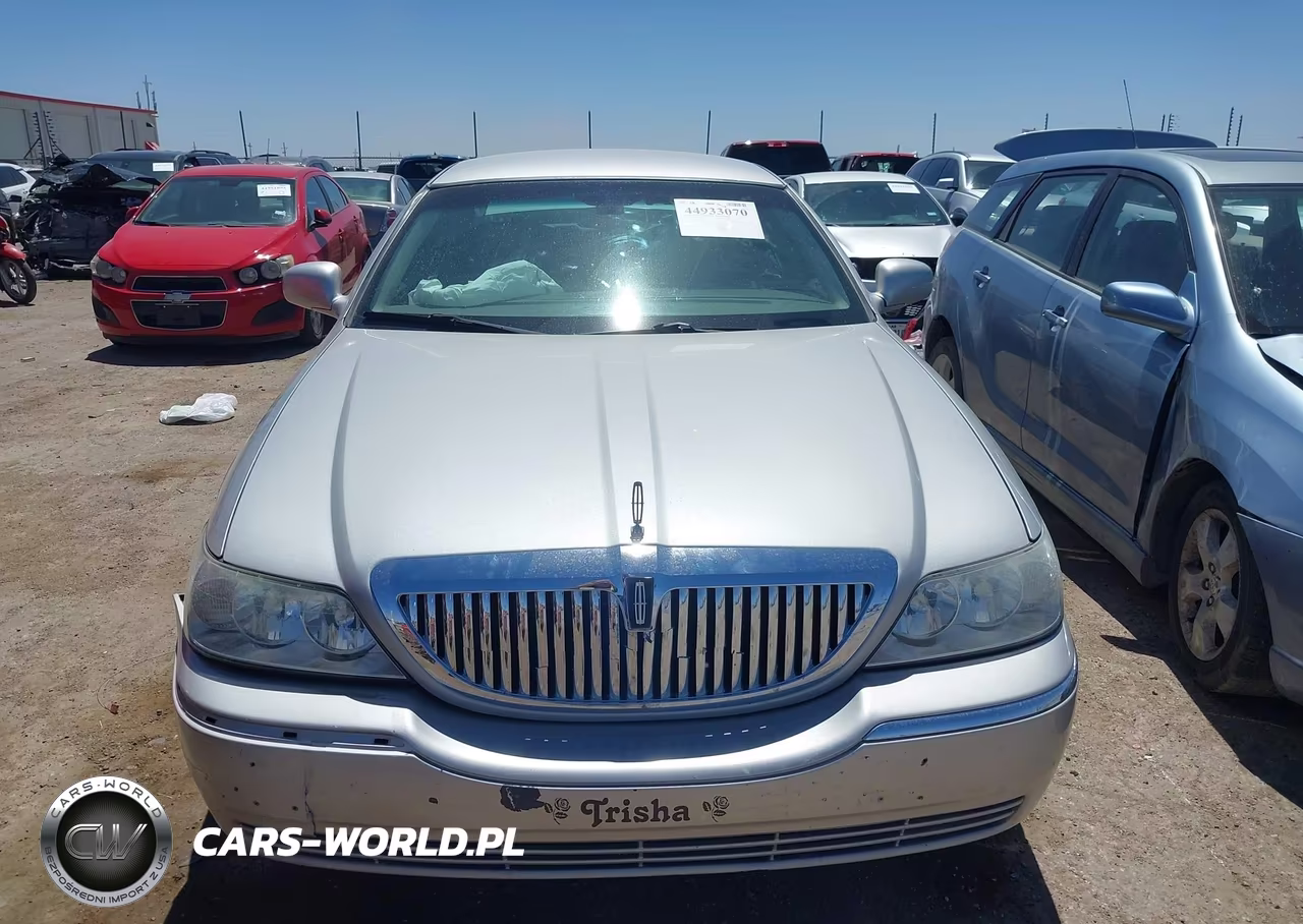 2004 Lincoln Town Car Signature VIN:1LNHM81W64Y681986 - 12