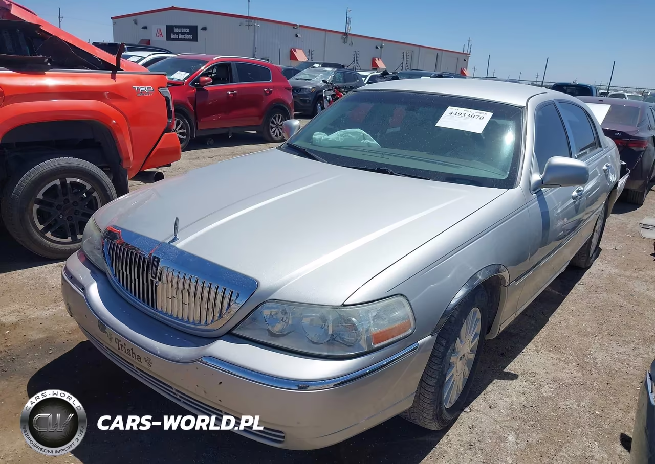 2004 Lincoln Town Car Signature VIN:1LNHM81W64Y681986 - 2