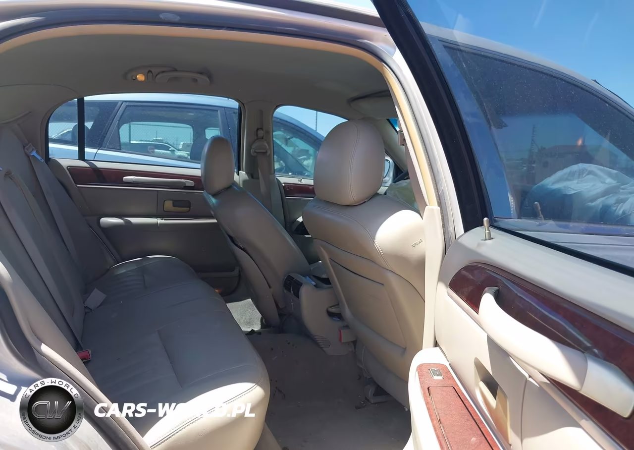 2004 Lincoln Town Car Signature VIN:1LNHM81W64Y681986 - 8