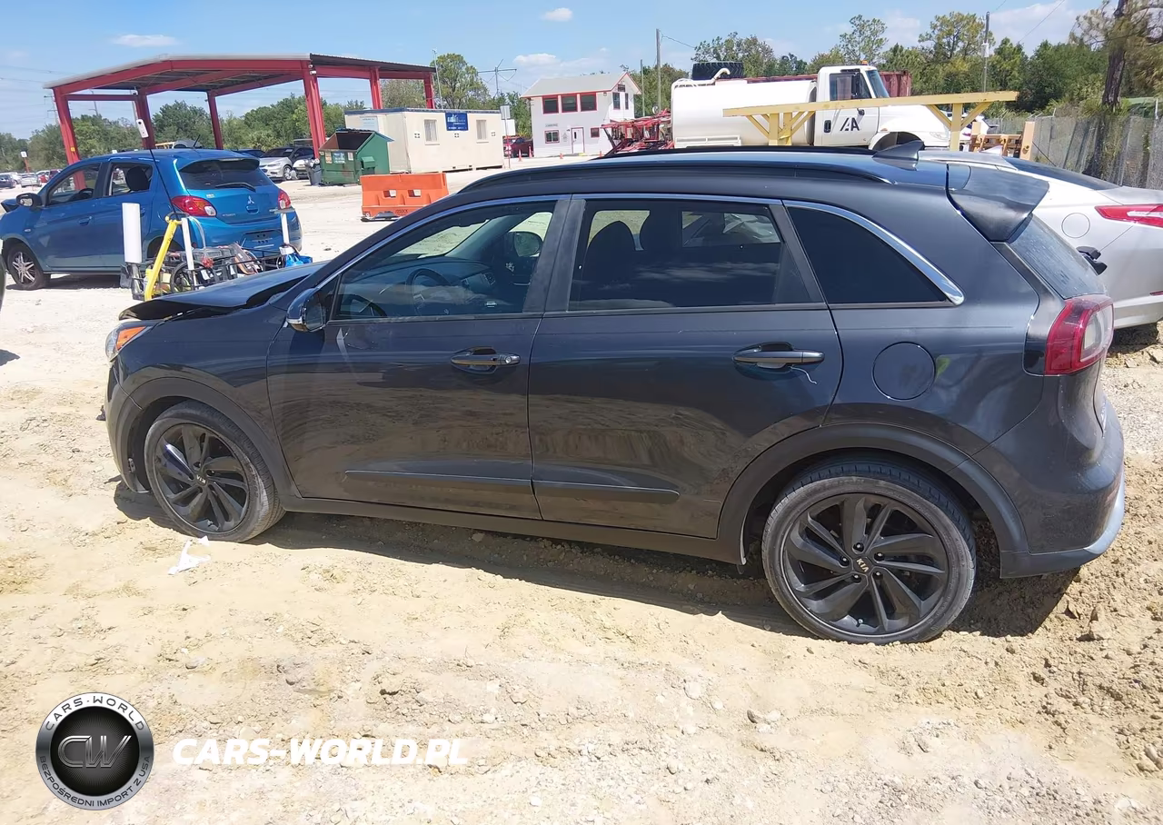 2019 Kia Niro S Touring VIN:KNDCC3LC8K5260583 - 14