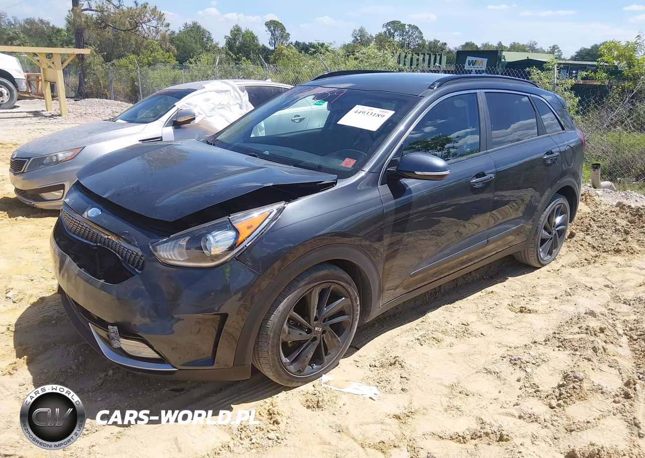 2019 Kia Niro S Touring VIN:KNDCC3LC8K5260583 - 2