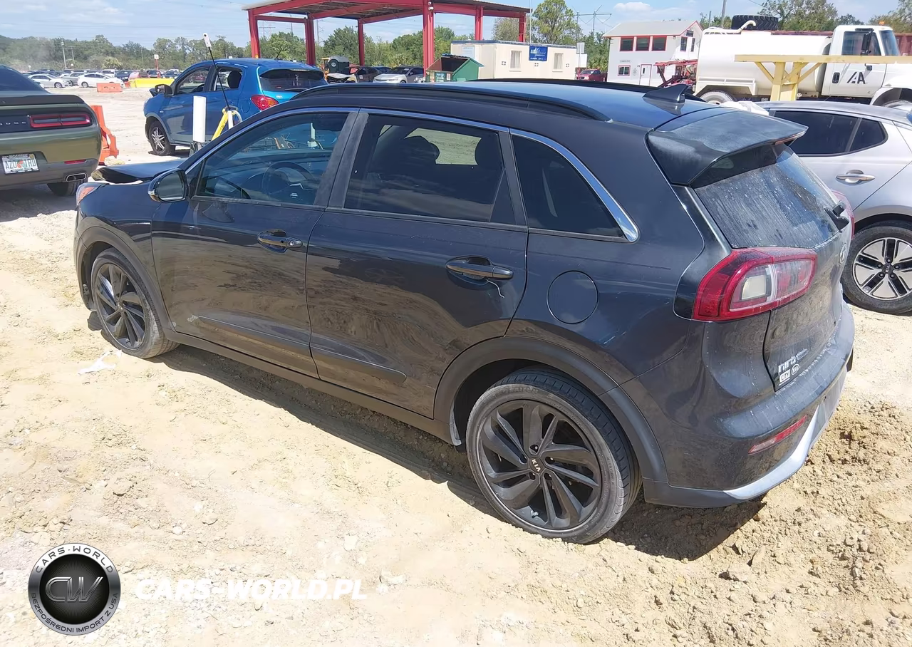 2019 Kia Niro S Touring VIN:KNDCC3LC8K5260583 - 3