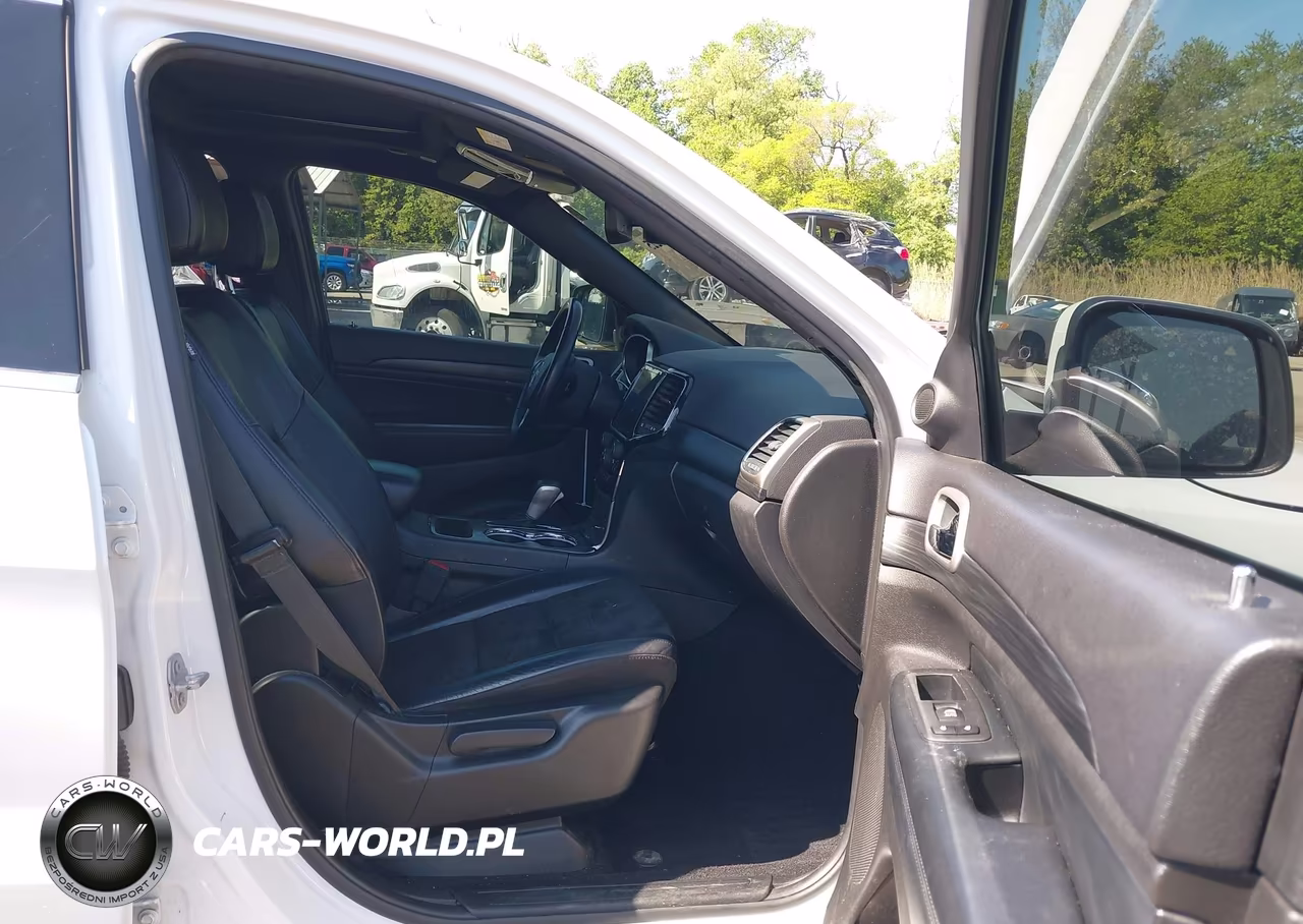 2020 Jeep Grand Cherokee Laredo E 4X4 VIN:1C4RJFAG2LC417514 - 5