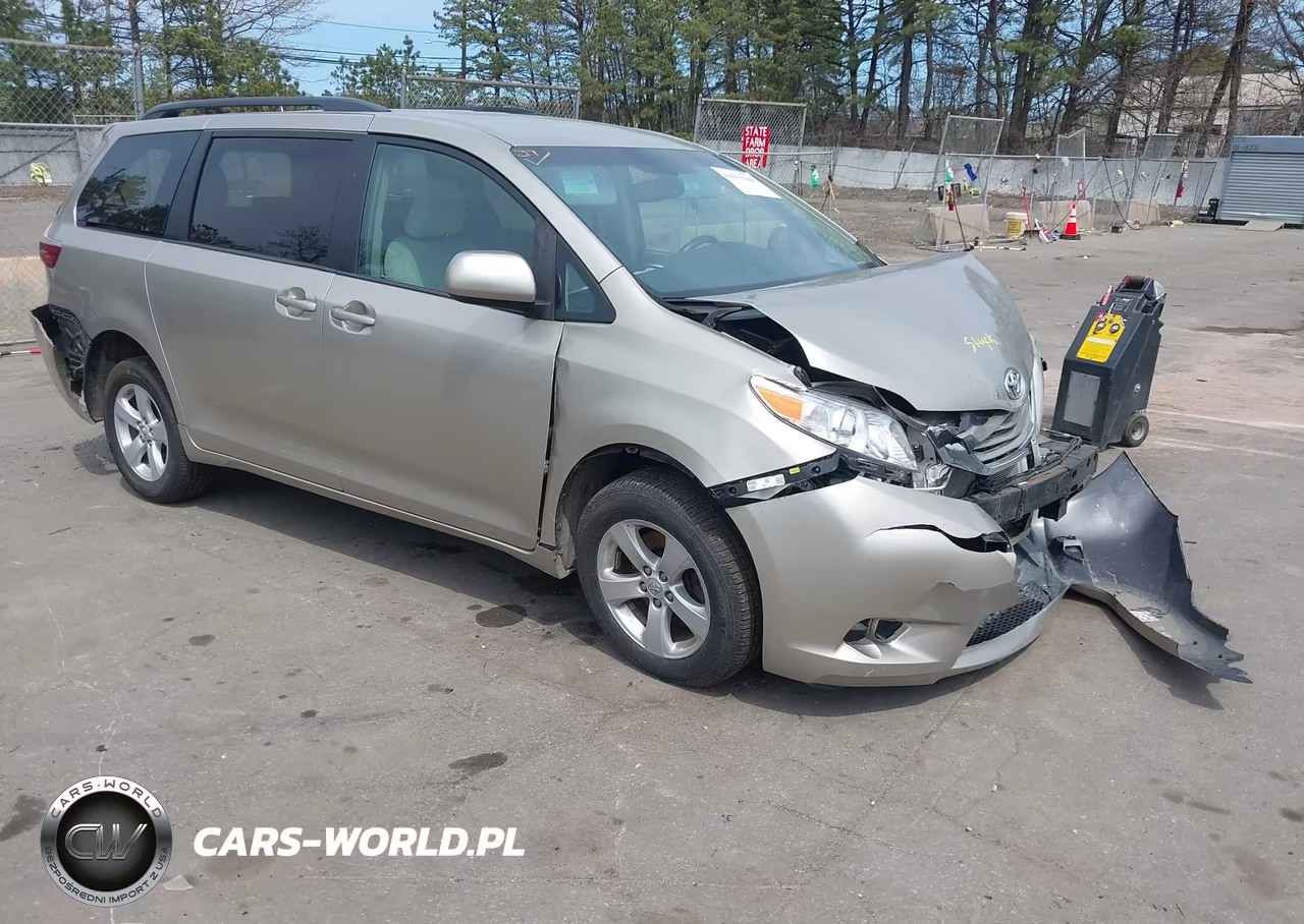 2017 Toyota Sienna Le 8 Passenger – zdjęcie 1 z 17