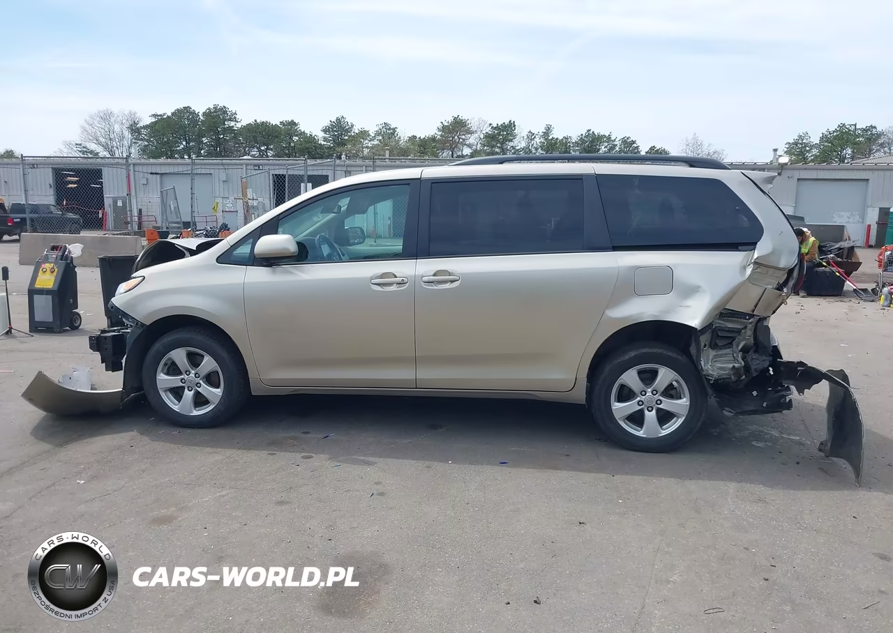 2017 Toyota Sienna Le 8 Passenger VIN:5TDKZ3DC7HS766949 - 15