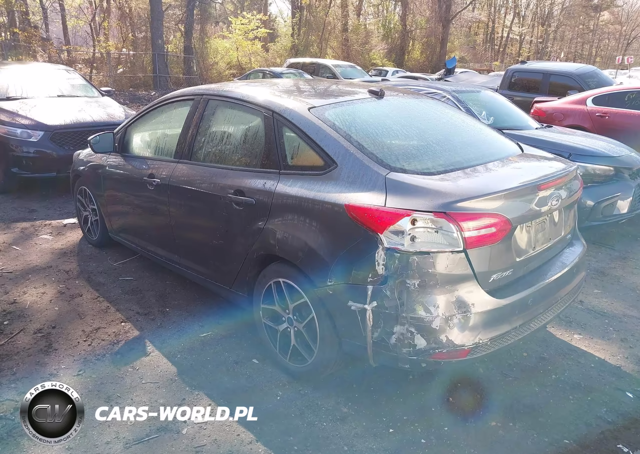 2017 Ford Focus Sel VIN:1FADP3H23HL330607 - 3