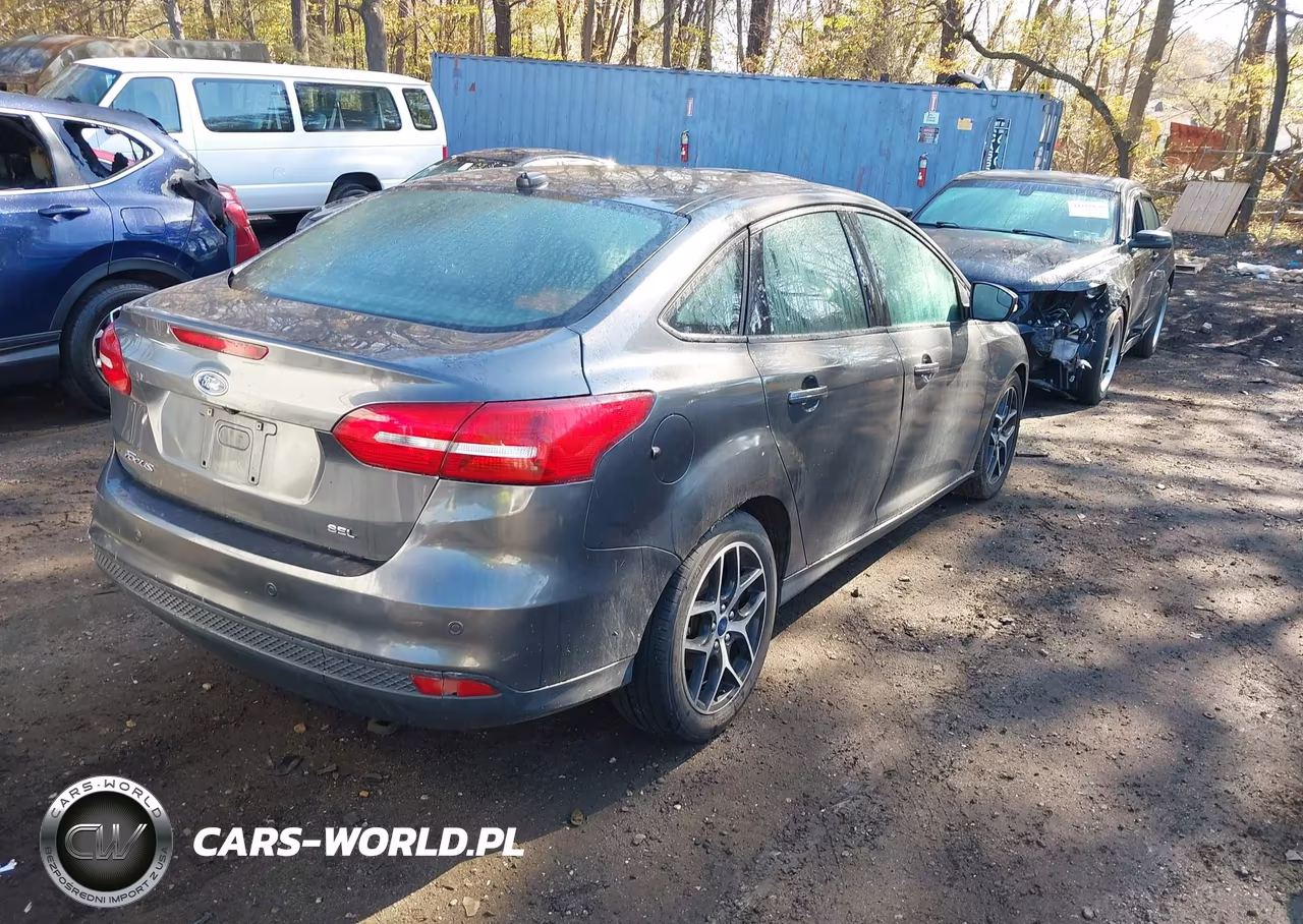 2017 Ford Focus Sel VIN:1FADP3H23HL330607 - 4