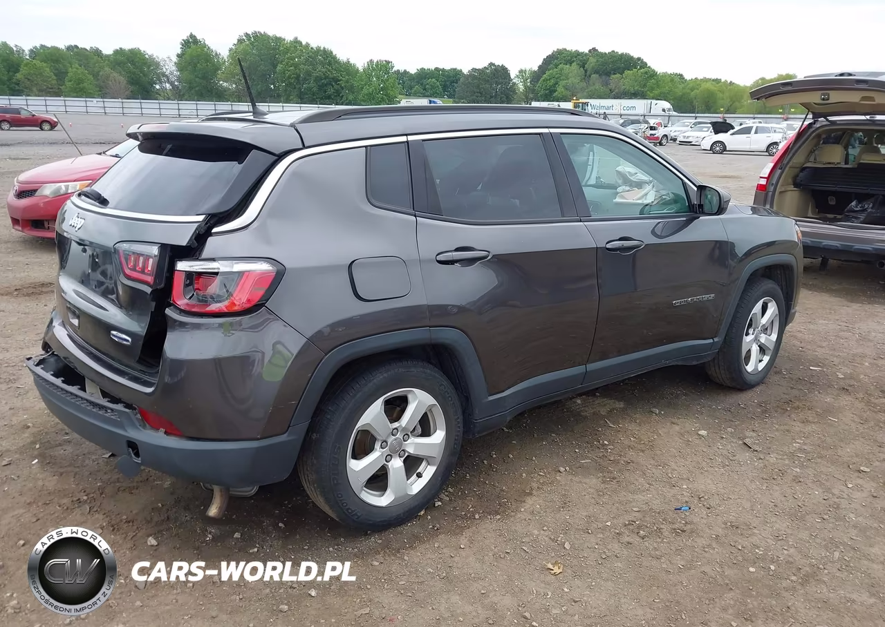 2018 Jeep Compass Latitude VIN:3C4NJCBB2JT122981 - 4