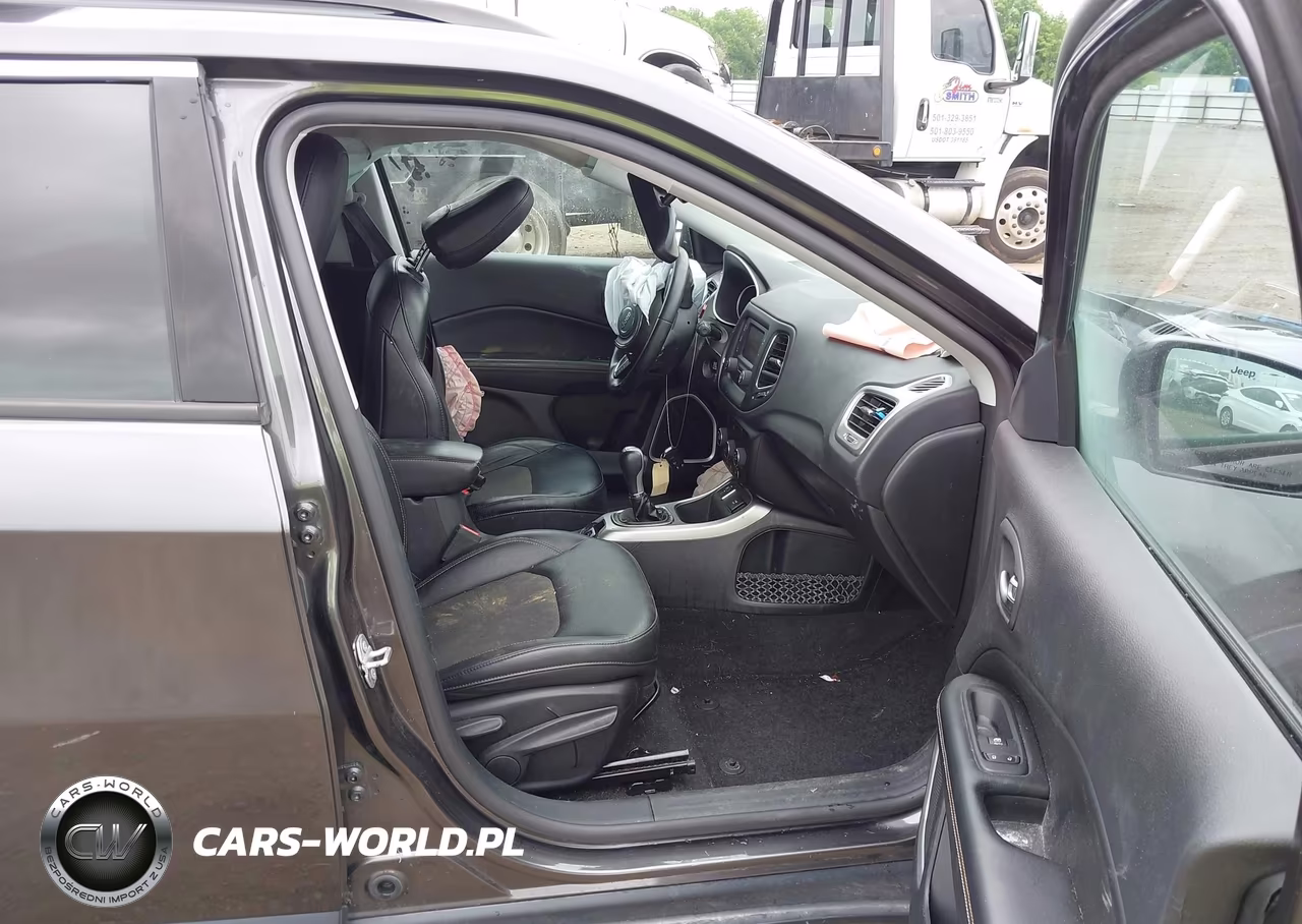 2018 Jeep Compass Latitude VIN:3C4NJCBB2JT122981 - 5