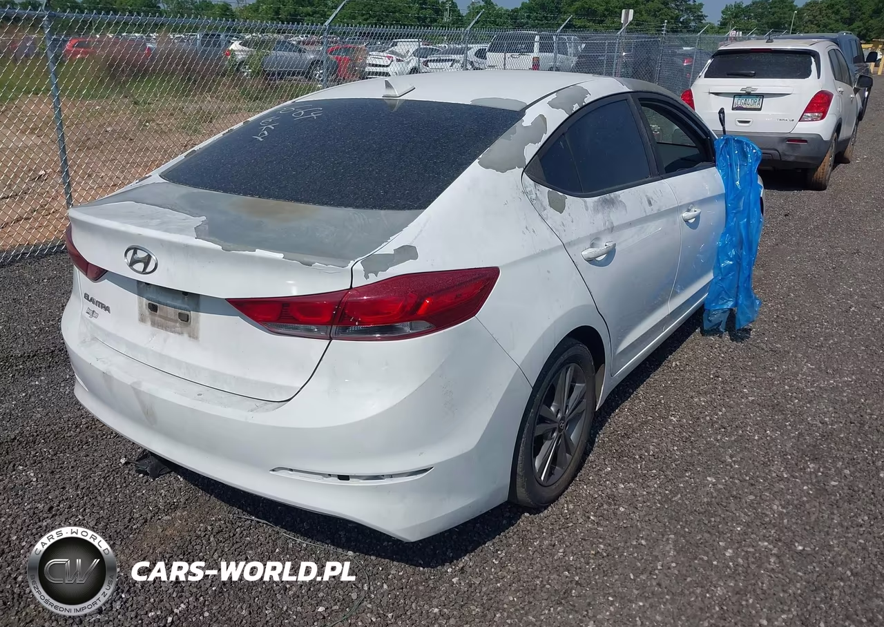 2018 Hyundai Elantra Sel VIN:5NPD84LF4JH362094 - 4
