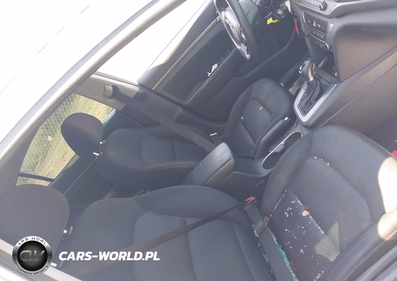2018 Hyundai Elantra Sel VIN:5NPD84LF4JH362094 - 5