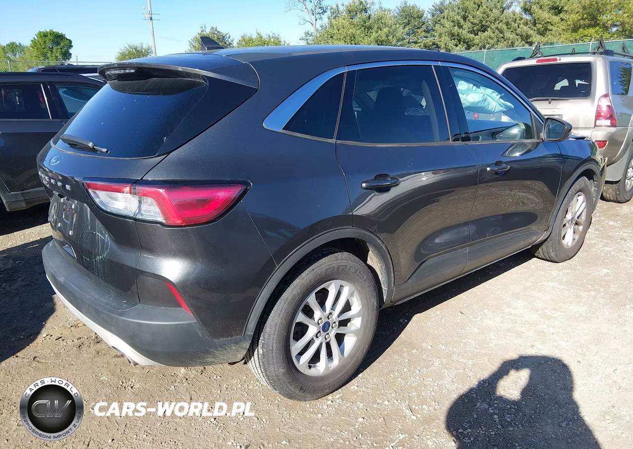 2020 Ford Escape Se VIN:1FMCU0G6XLUC64105 - 4