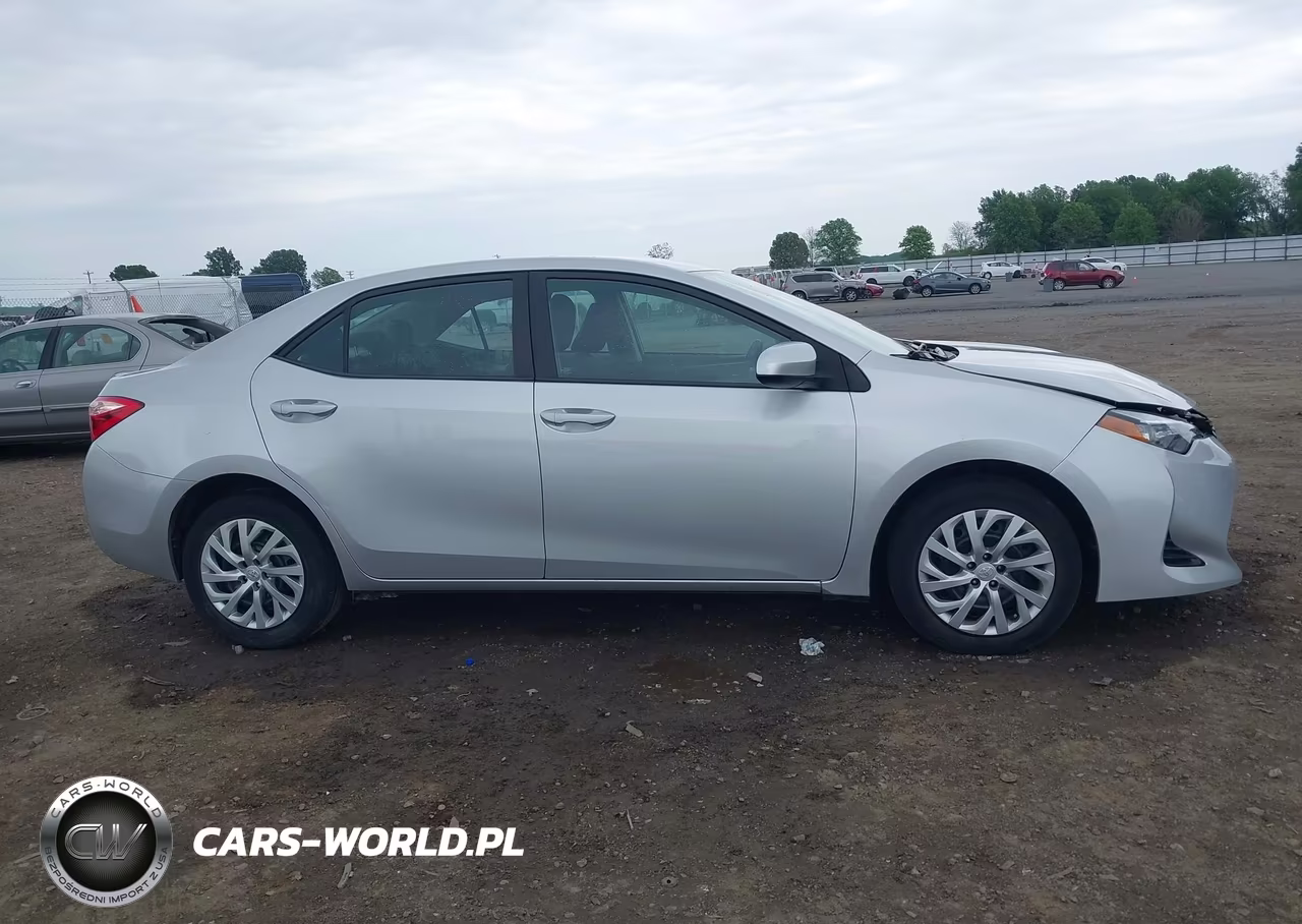 2017 Toyota Corolla Le VIN:5YFBURHE6HP581314 - 13